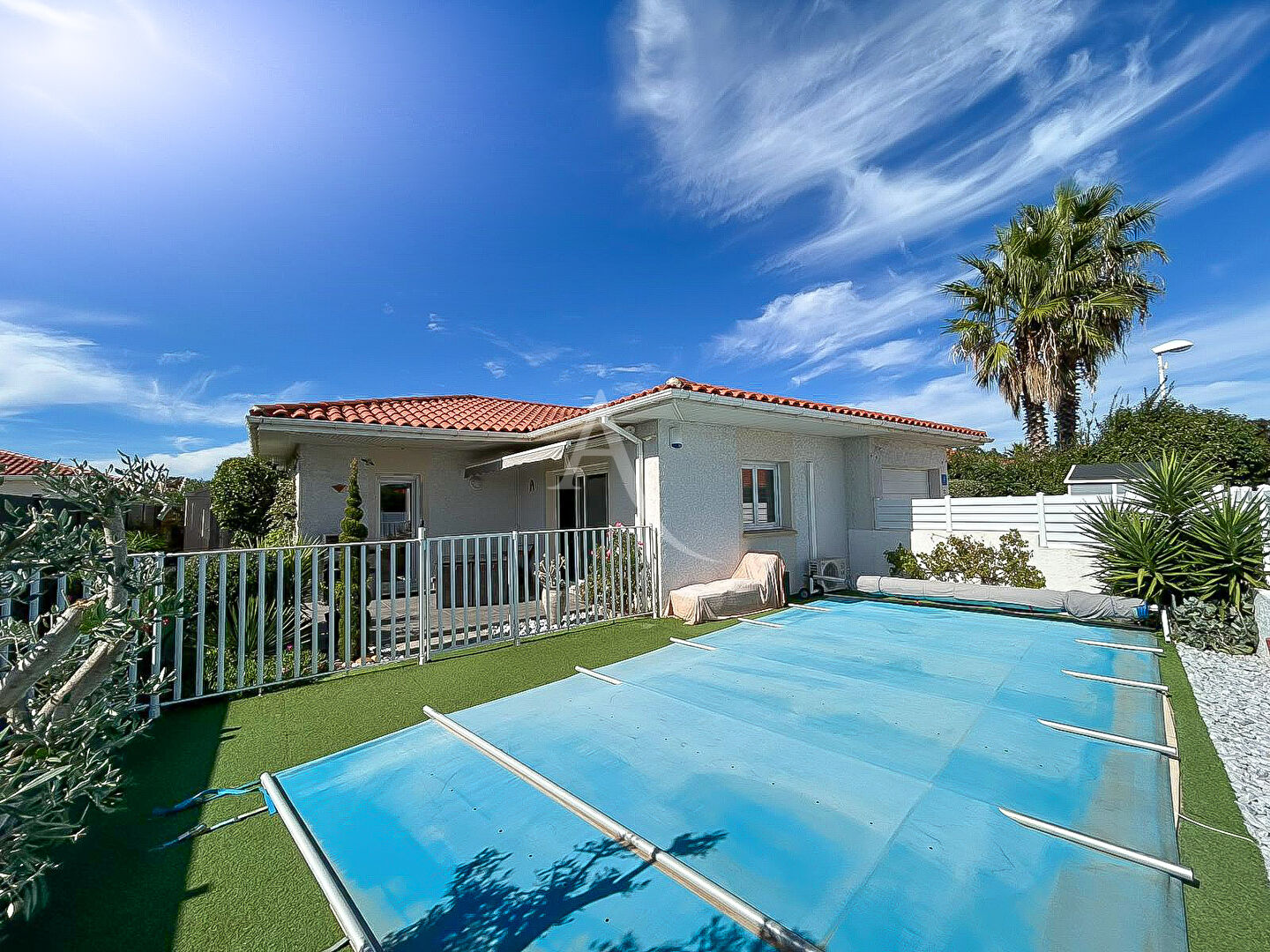 Magnifique villa 4 faces  Secteur Catalunya / Garage/ Piscine sur parcelle de 361m2