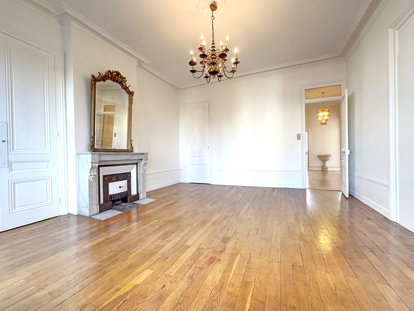 Photo Appartement  4 pièces de 105m² Place Rouget de l'Isle image 3/6