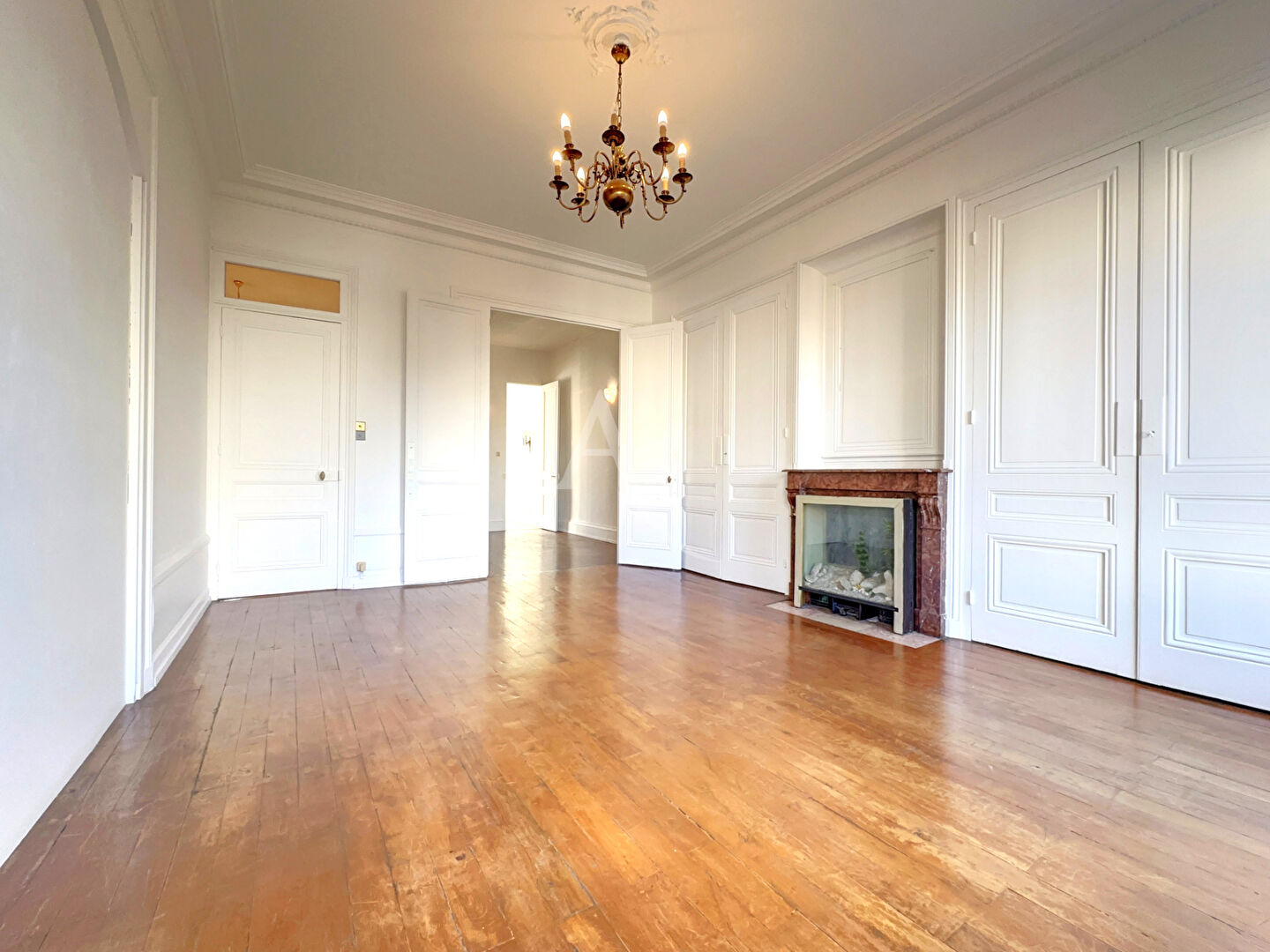 Photo Appartement  4 pièces de 105m² Place Rouget de l'Isle image 5/6