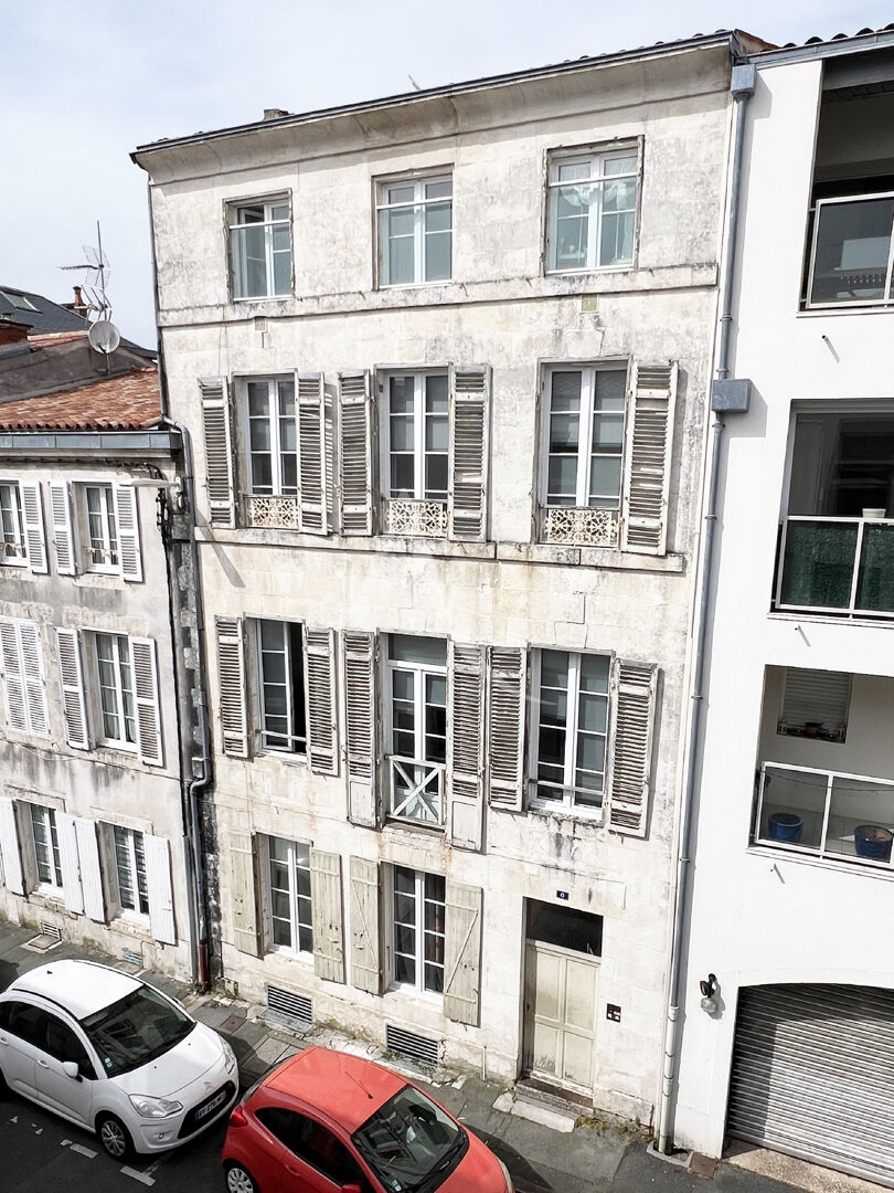 Ensemble Immobilier Centre-Ville  La Rochelle : 4 Appartements avec Cave