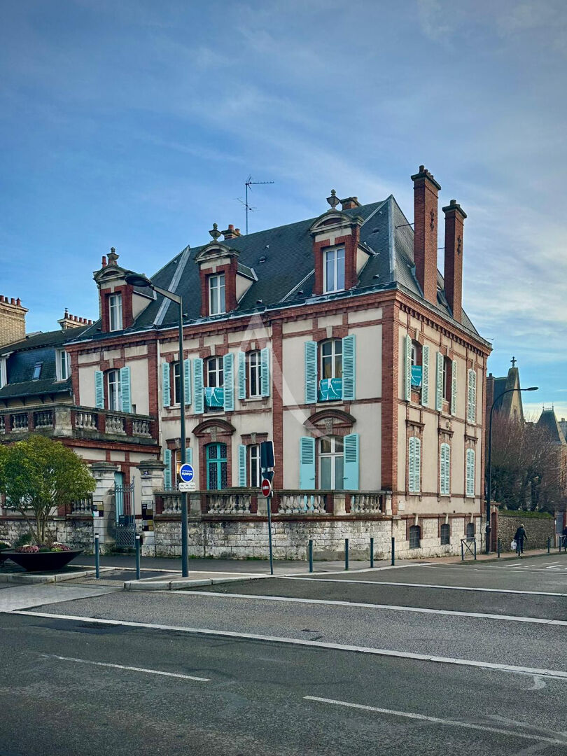 Immeuble d'exception au coeur historique de Chartres 454 m² à fort potentiel