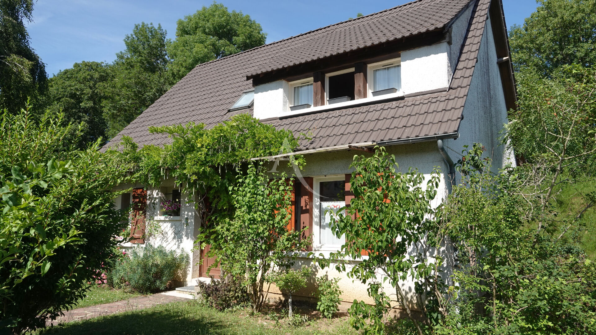 Maison familiale R+2  4 chambres, véranda et sous-sol;