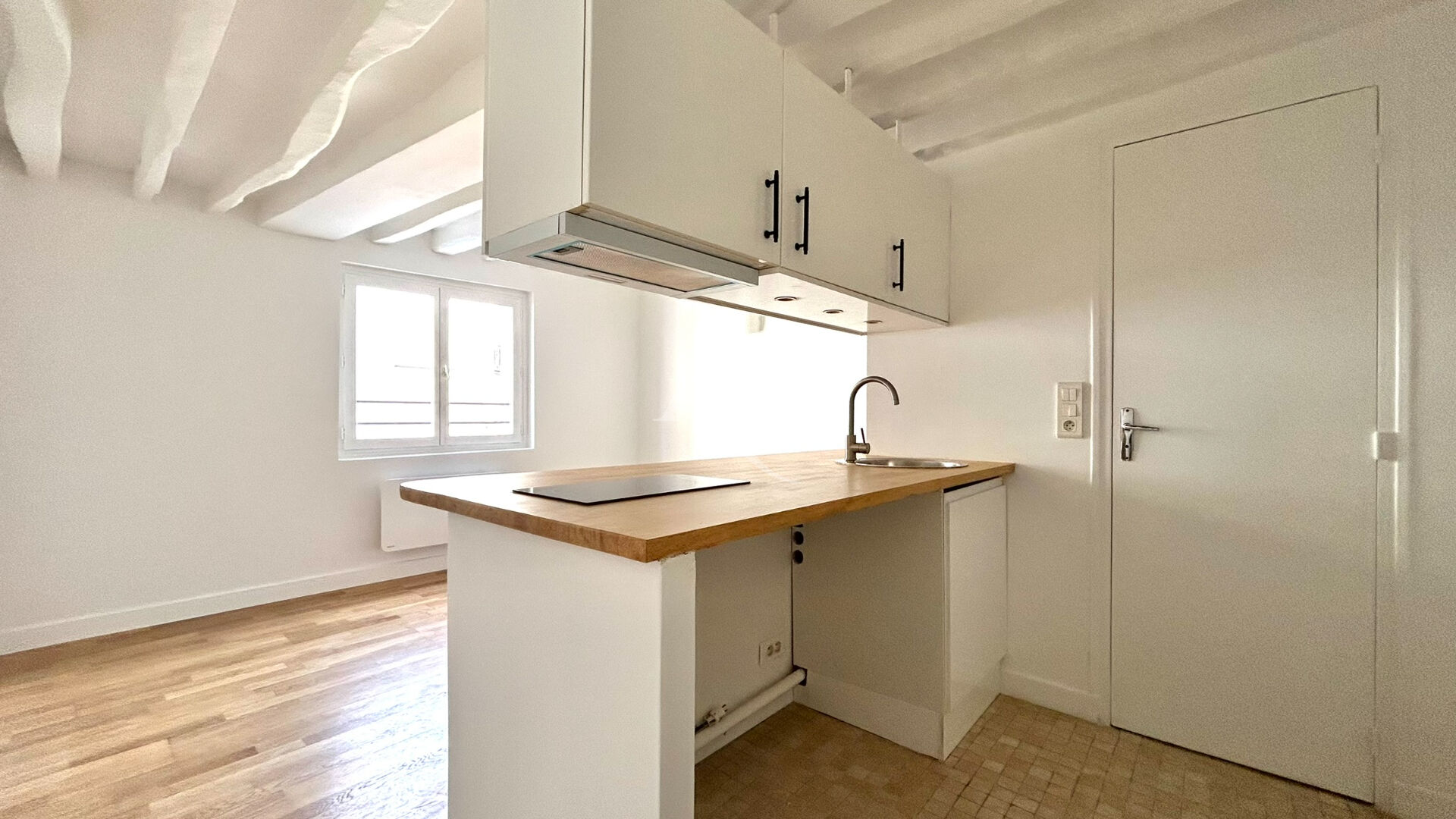 STUDIO RUE DE SEINE A PARIS !