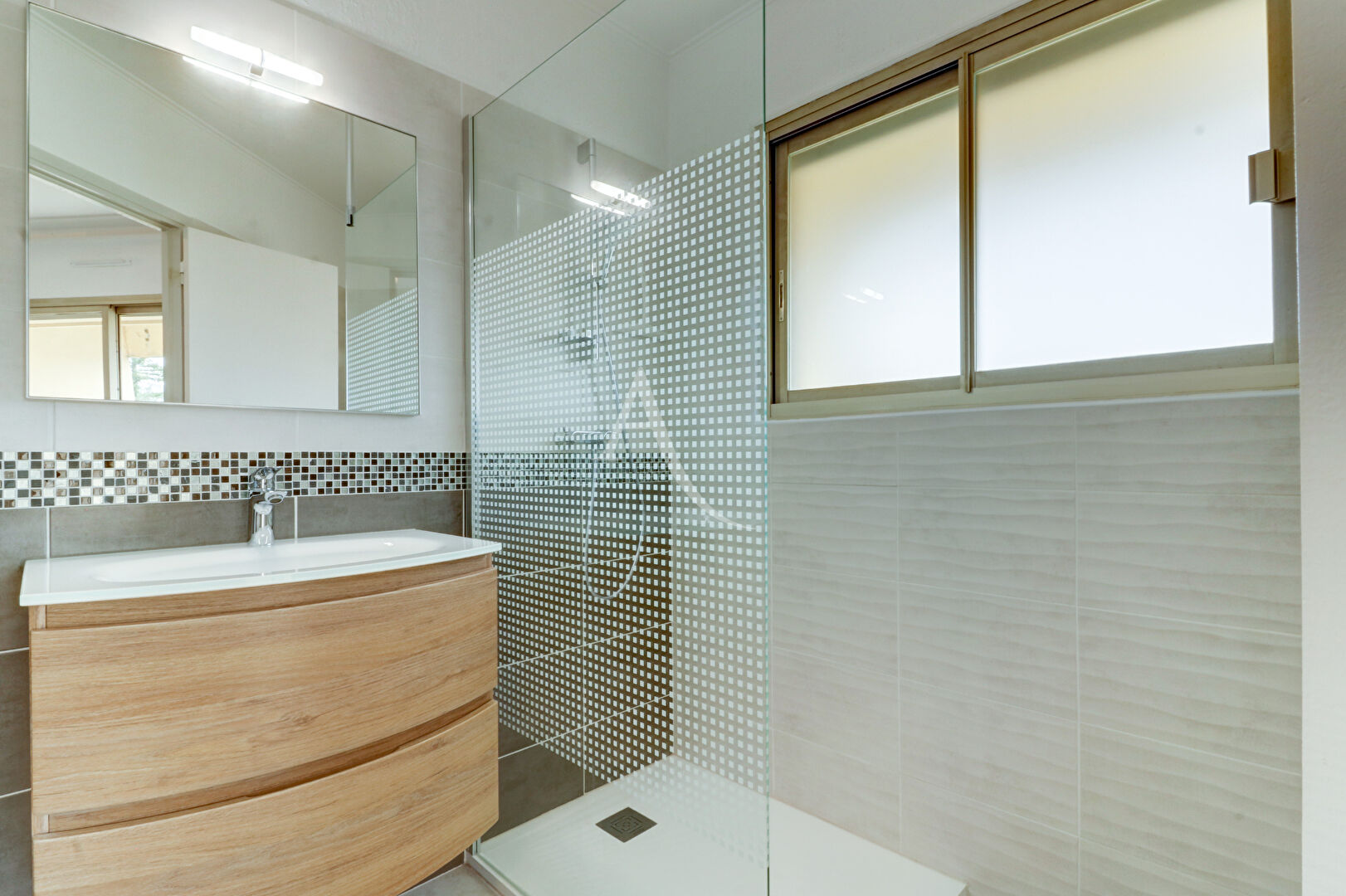 Photo Appartement 2 pièces dernier étage dans résidence avec piscine et gardien image 4/6