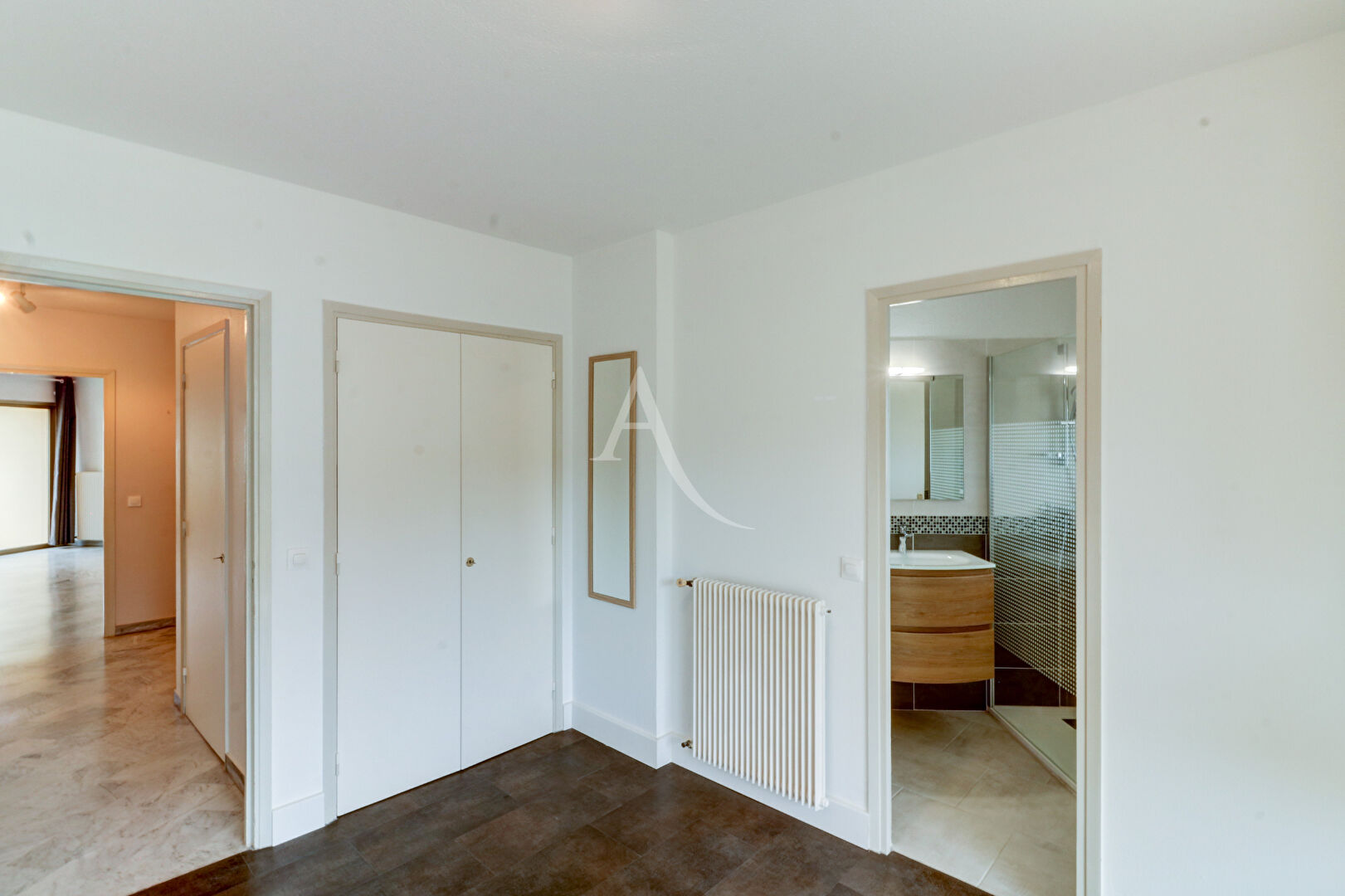 Photo Appartement 2 pièces dernier étage dans résidence avec piscine et gardien image 5/6