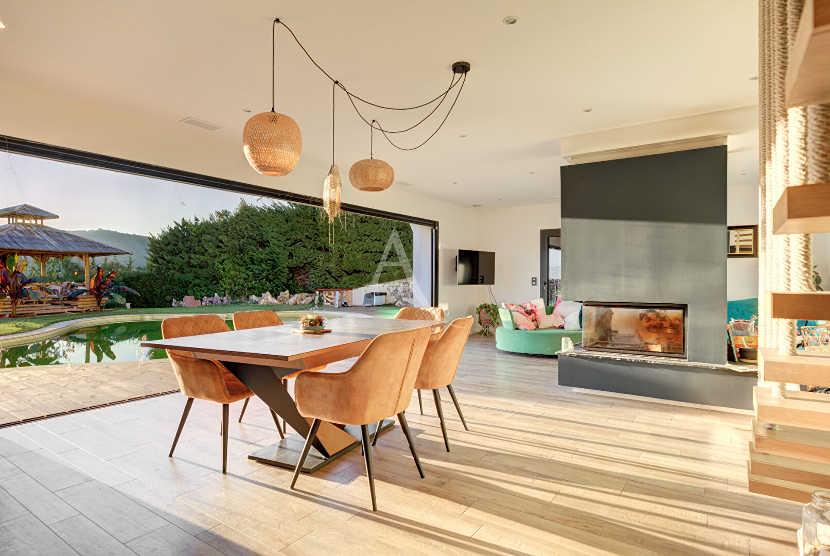 Photo Villa avec piscine et vue vue dominante image 5/6