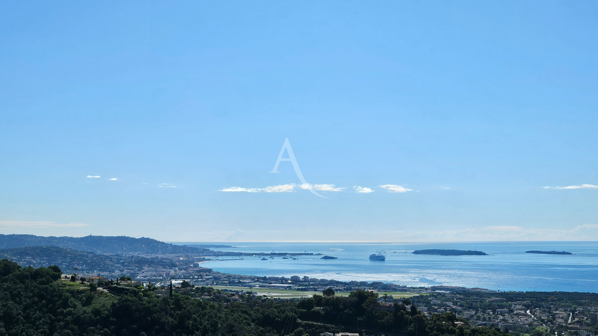 Photo Appt 132 m² vue mer dans domaine gardé avec piscine image 2/6