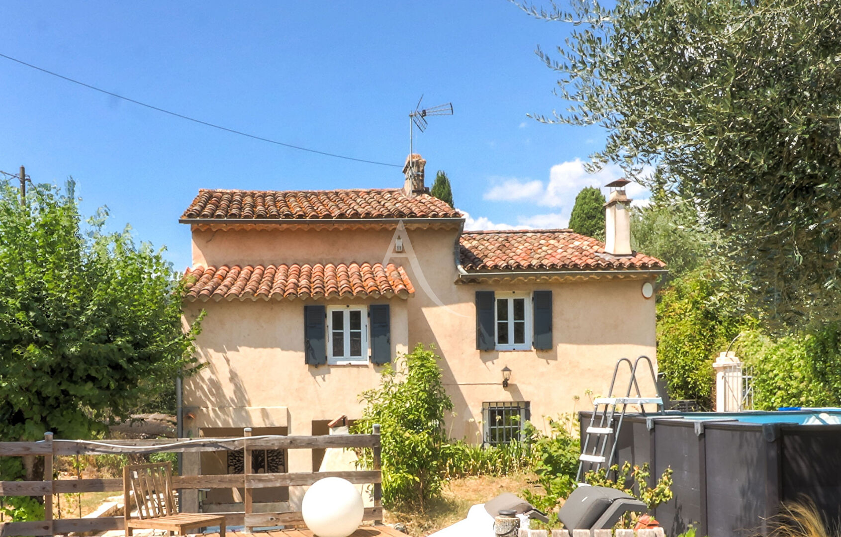 Mas provençal rénové avec dépendance