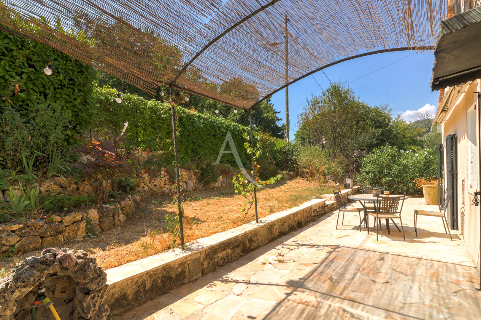 Photo Mas provençal rénové avec dépendance image 4/6