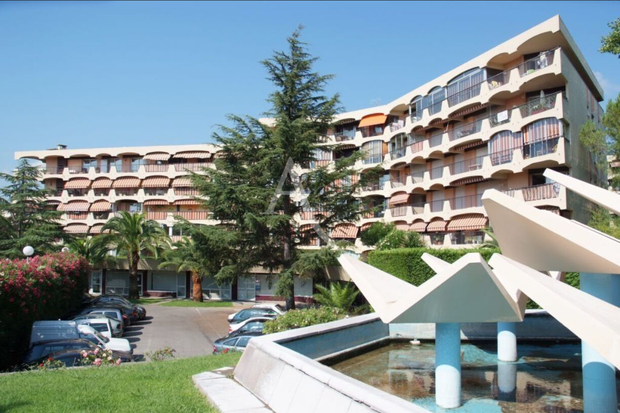 Parking  extérieur à louer