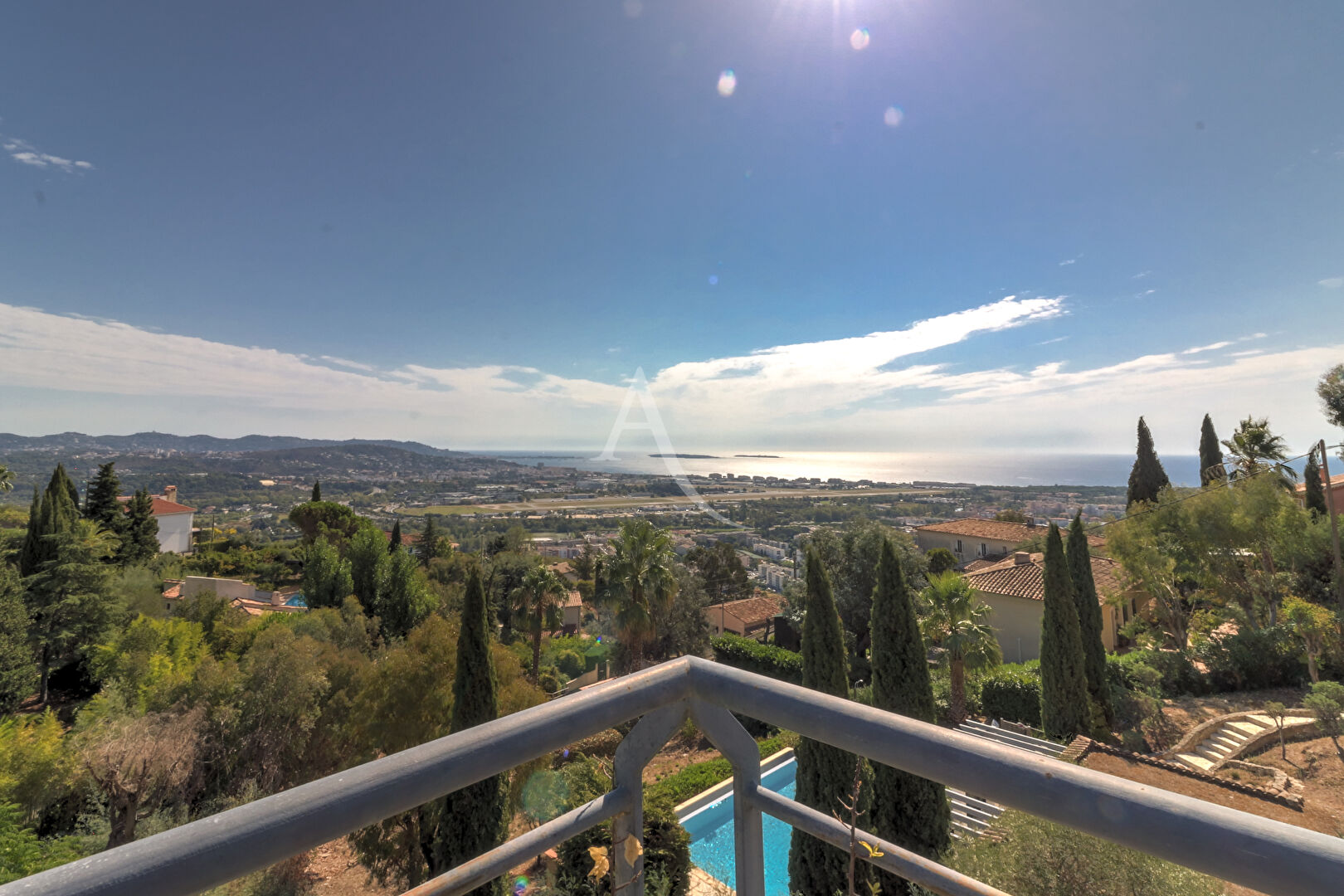 Photo Villa contemporaine avec piscine - vue mer panoramique image 3/6