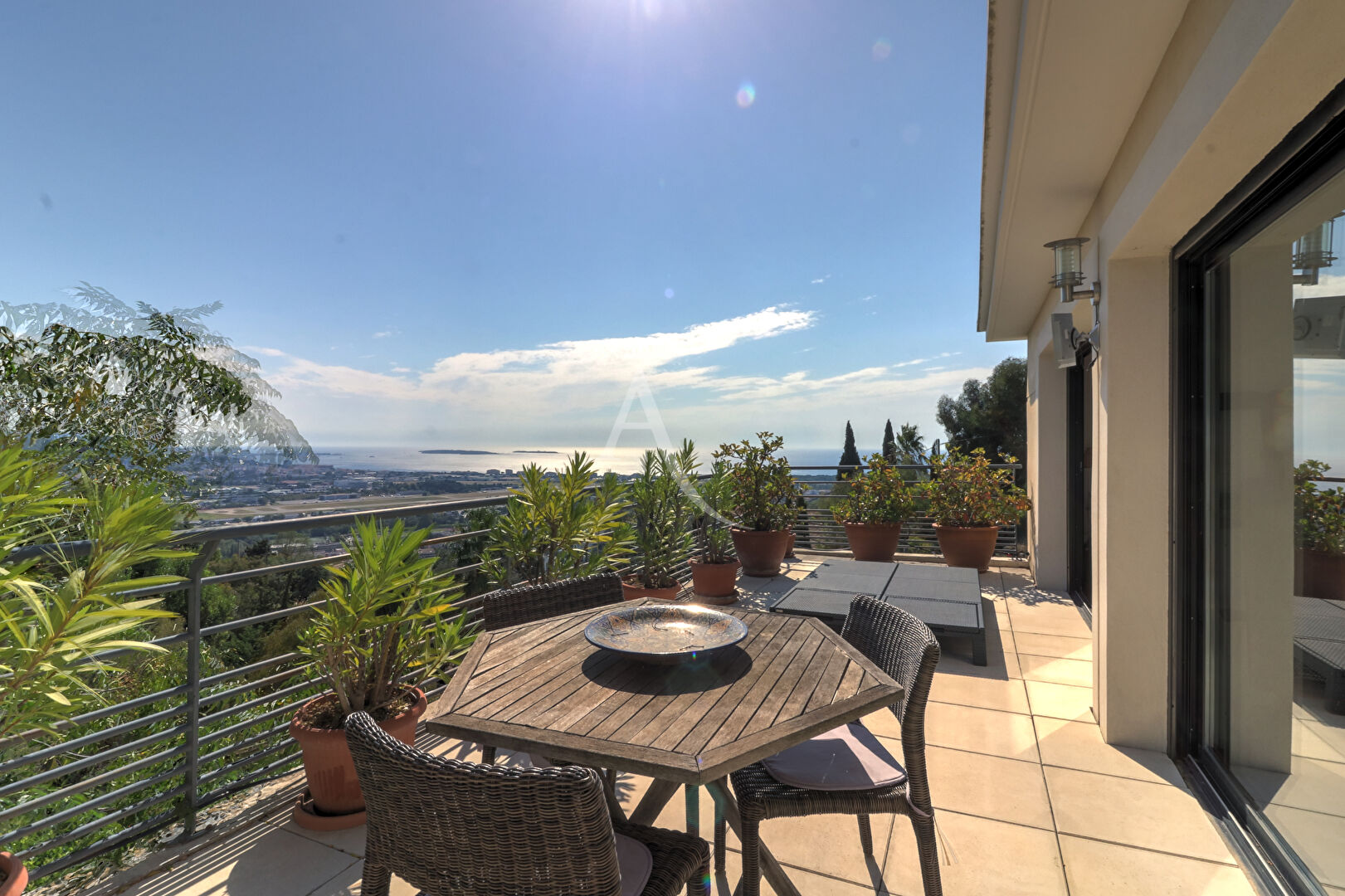 Photo Villa contemporaine avec piscine - vue mer panoramique image 5/6