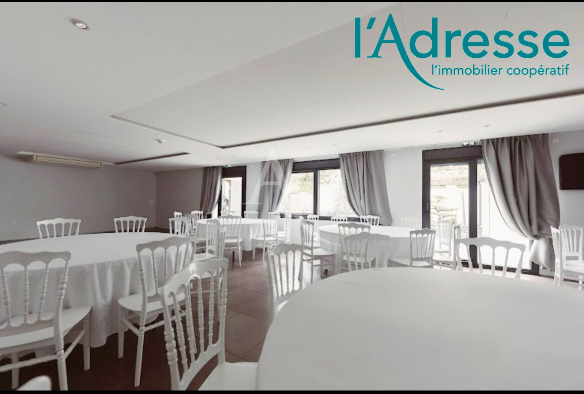 Mur  et fond restaurant 250 m² + appartement 4 pièces