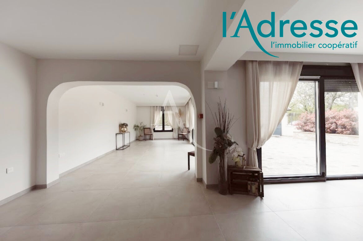 Photo Mur  et fond restaurant 250 m² + appartement 4 pièces image 2/6