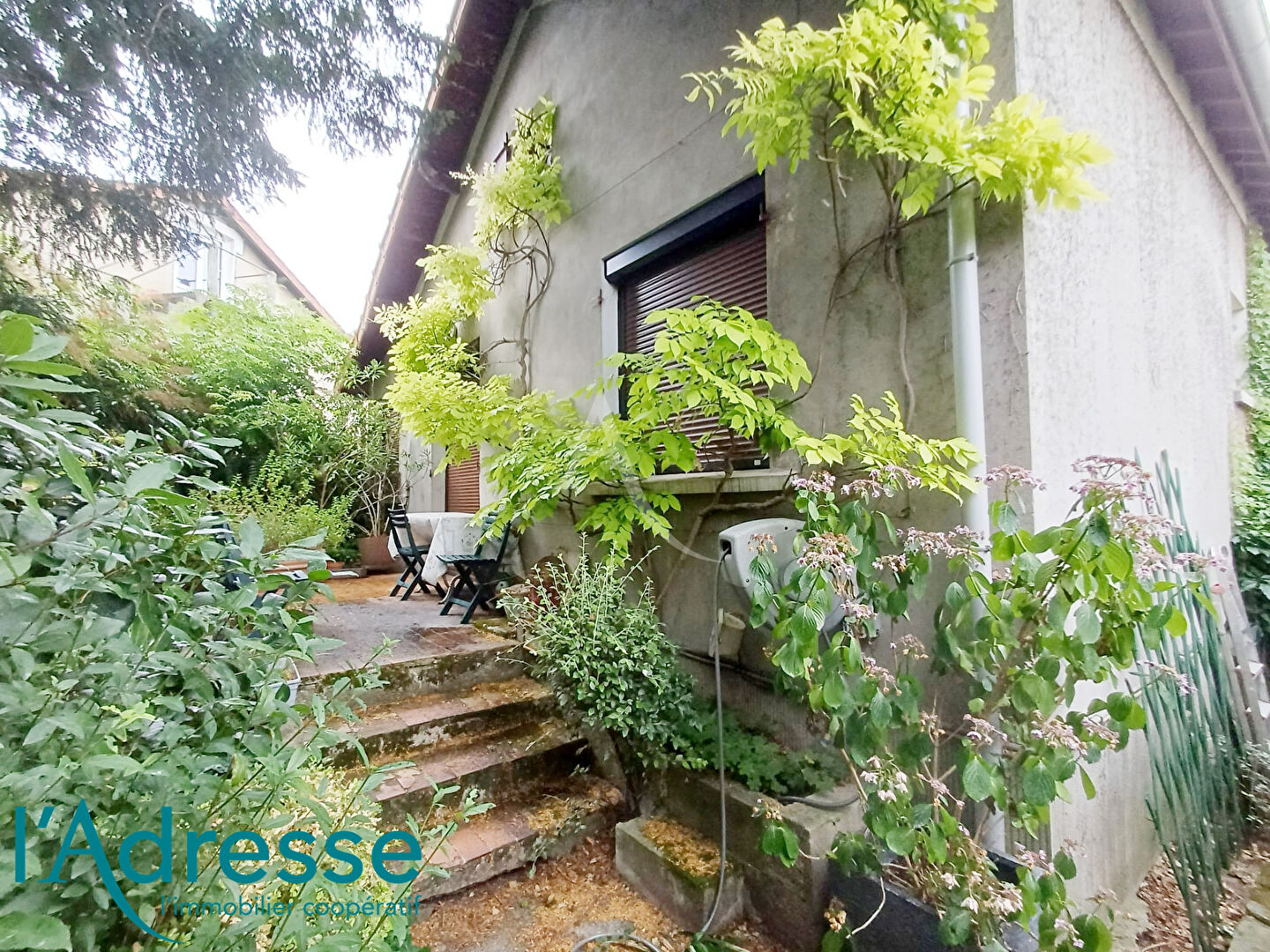 2 lots :  pavillon sur 290 m² et 298 m² terrain