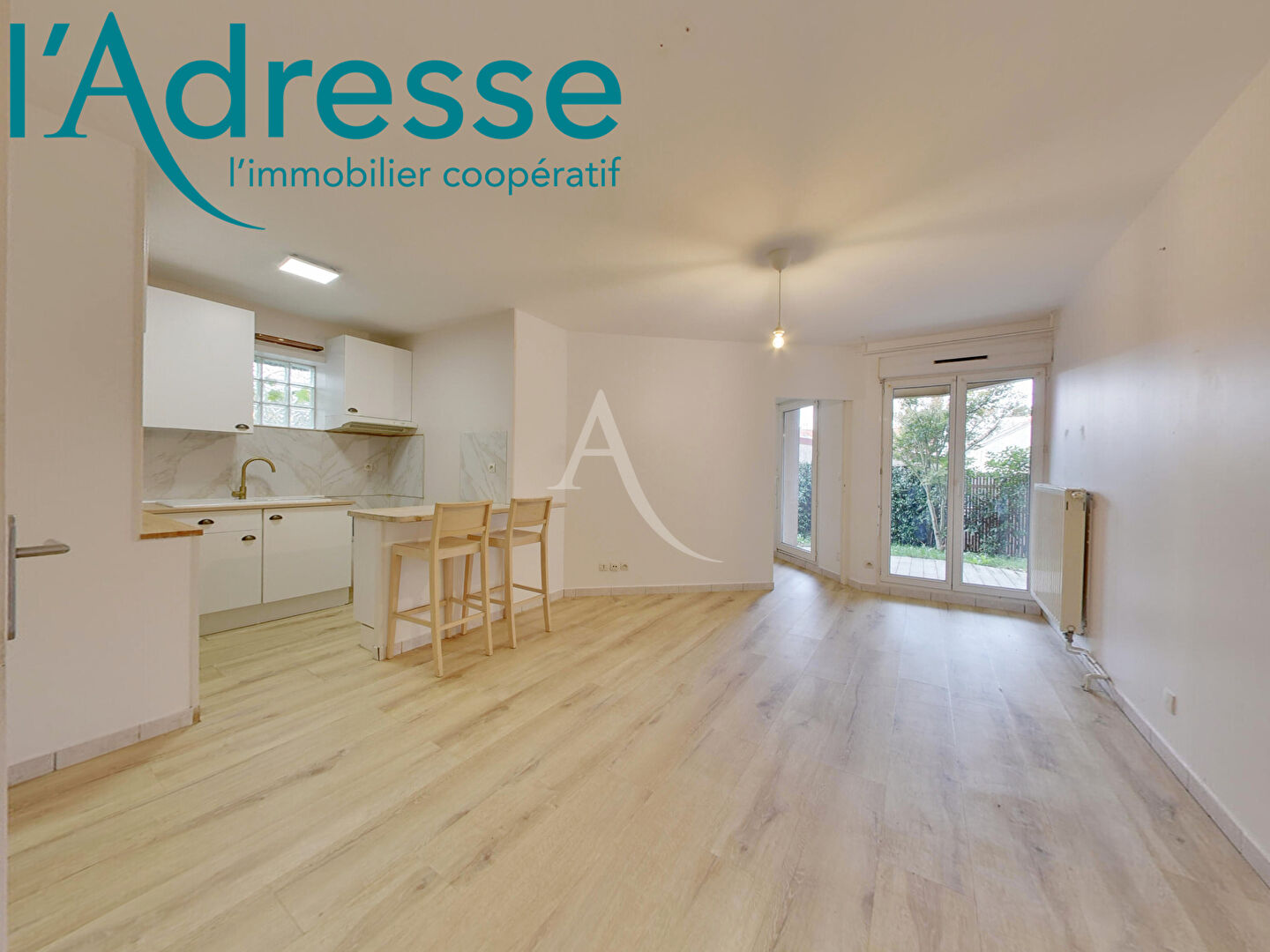 Appartement Rez-de-jardin 2 pièces avec jardin terrasse, jardin privatif et box