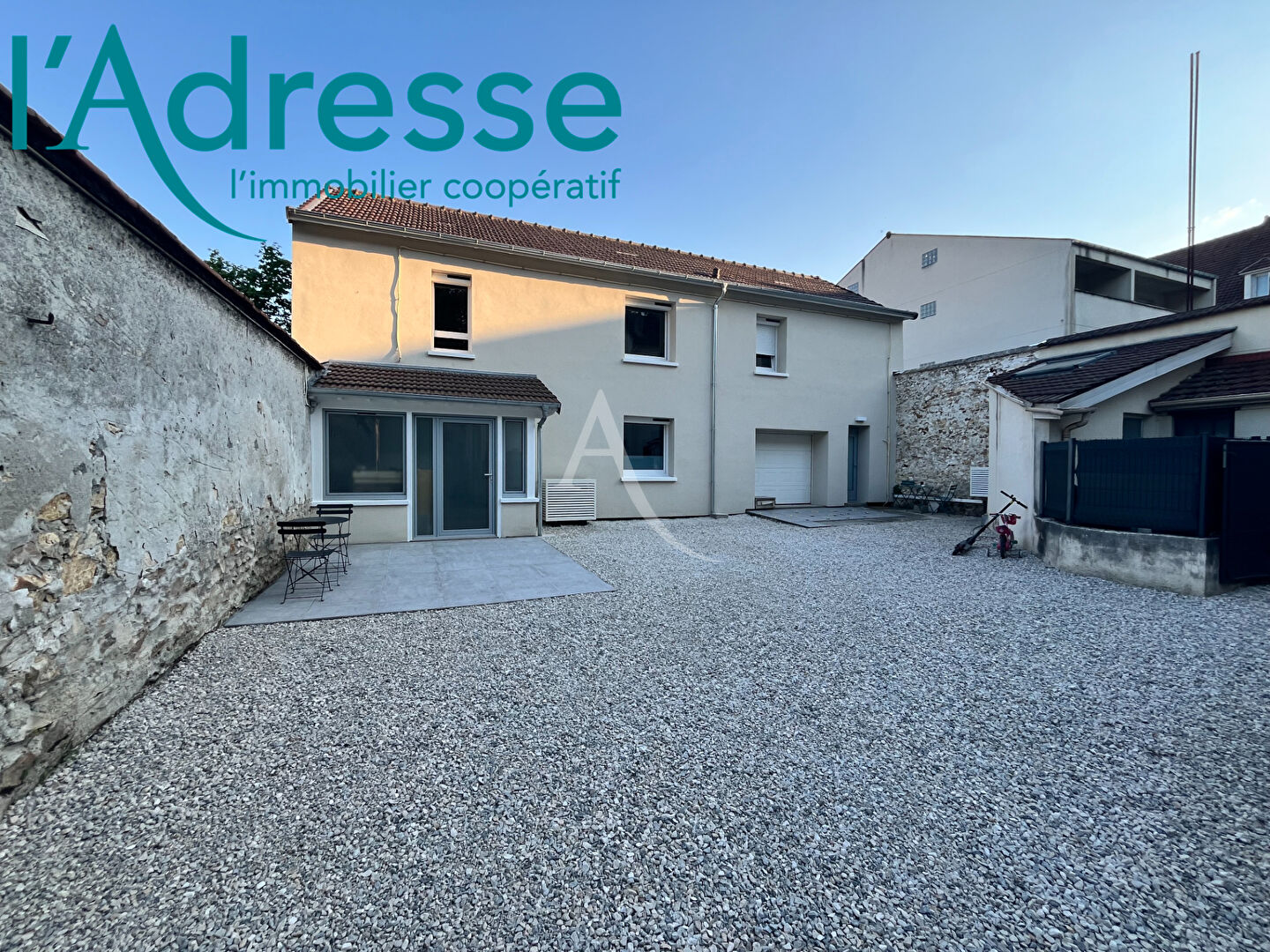 Agence immobilière de 
 L'Adresse de l'ANCIENNE MAIRIE - DESCAMPS - PIERRAT - AGENCE DESCAMPS 
