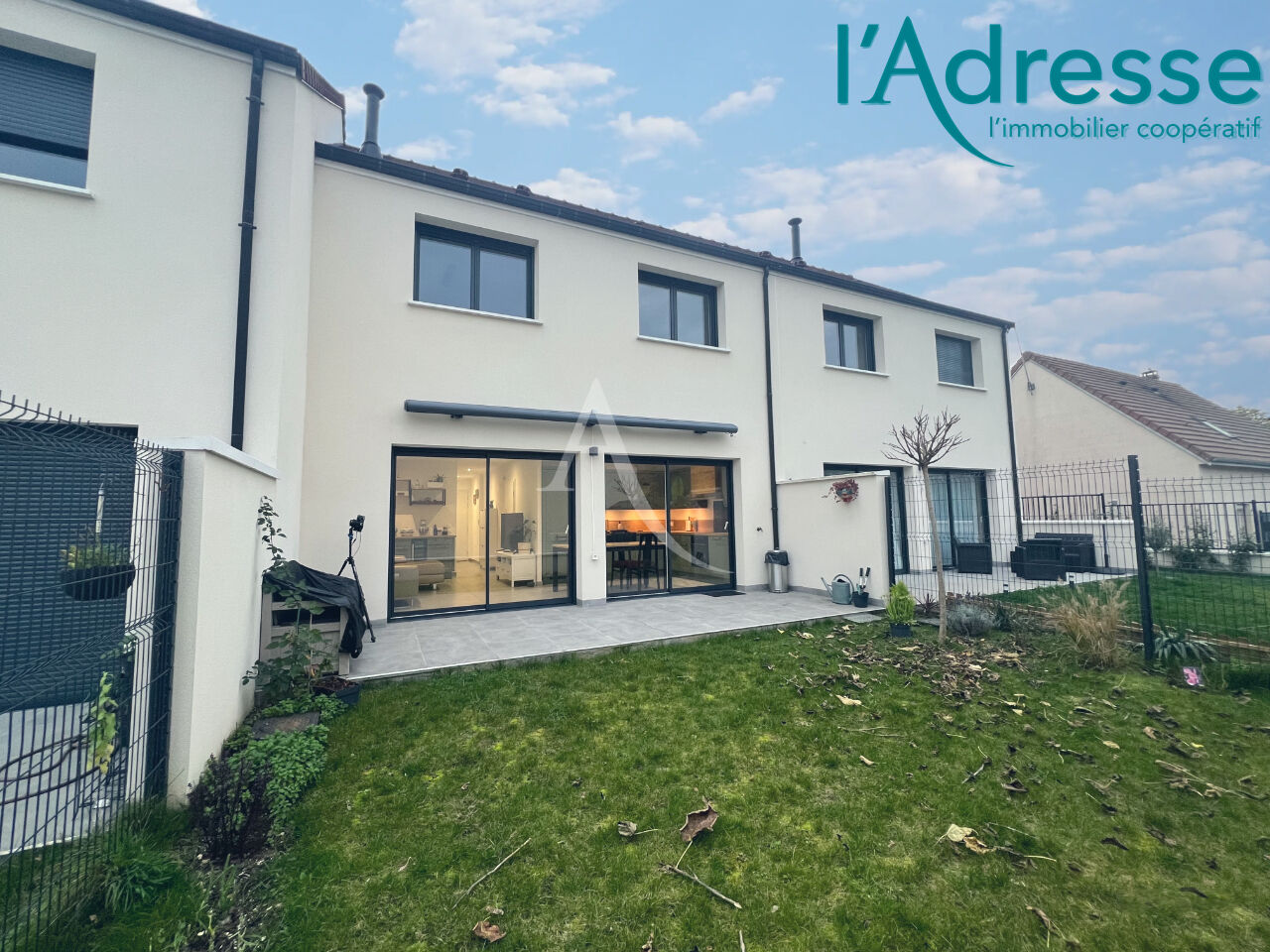 Agence immobilière de 
 L'Adresse de l'ANCIENNE MAIRIE - DESCAMPS - PIERRAT - AGENCE DESCAMPS 
