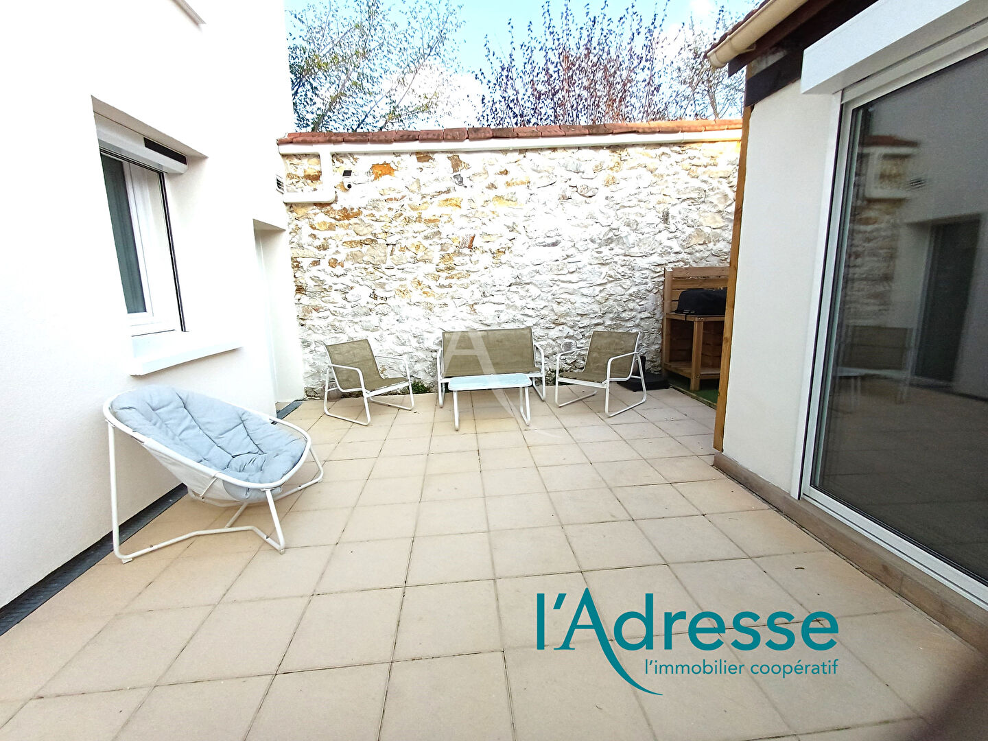 Agence immobilière de 
 L'Adresse de l'ANCIENNE MAIRIE - DESCAMPS - PIERRAT - AGENCE DESCAMPS 
