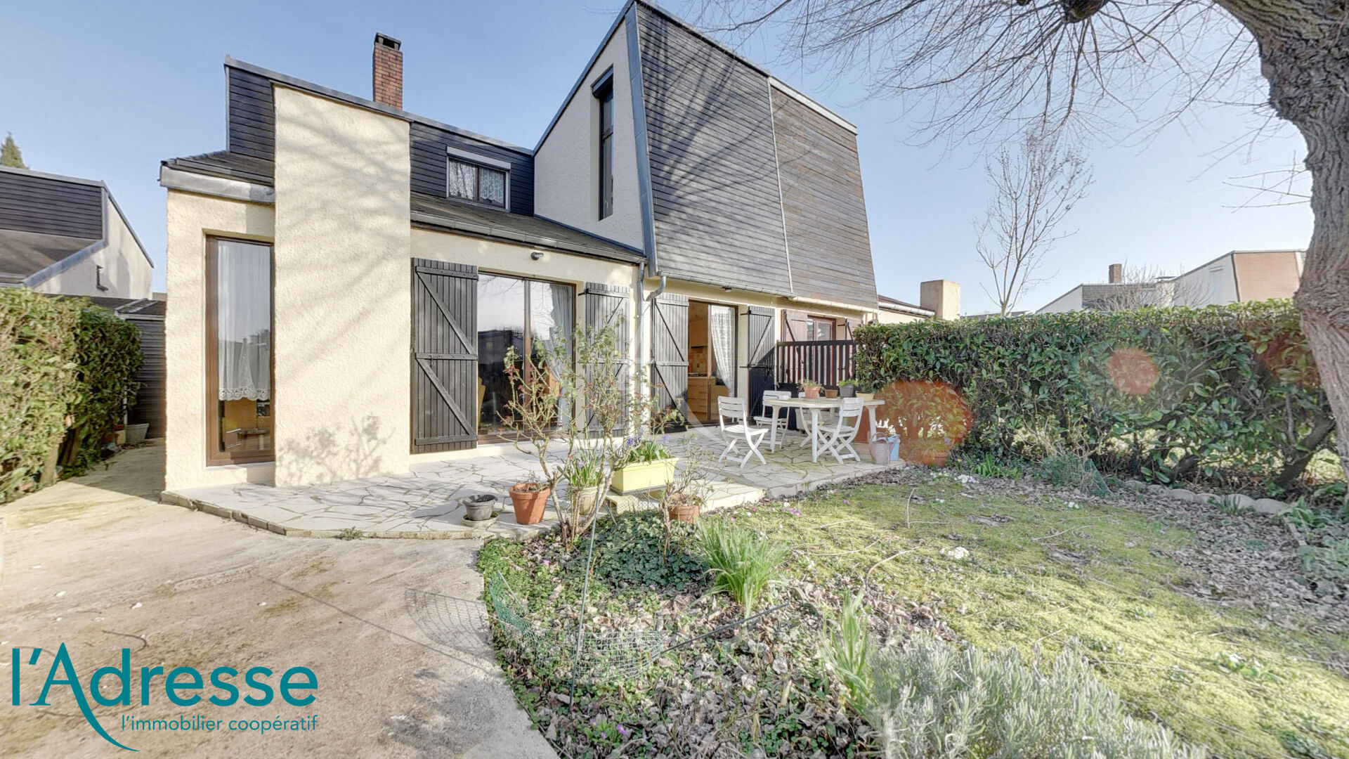 Agence immobilière de 
 L'Adresse de l'ANCIENNE MAIRIE - DESCAMPS - PIERRAT - AGENCE DESCAMPS 
