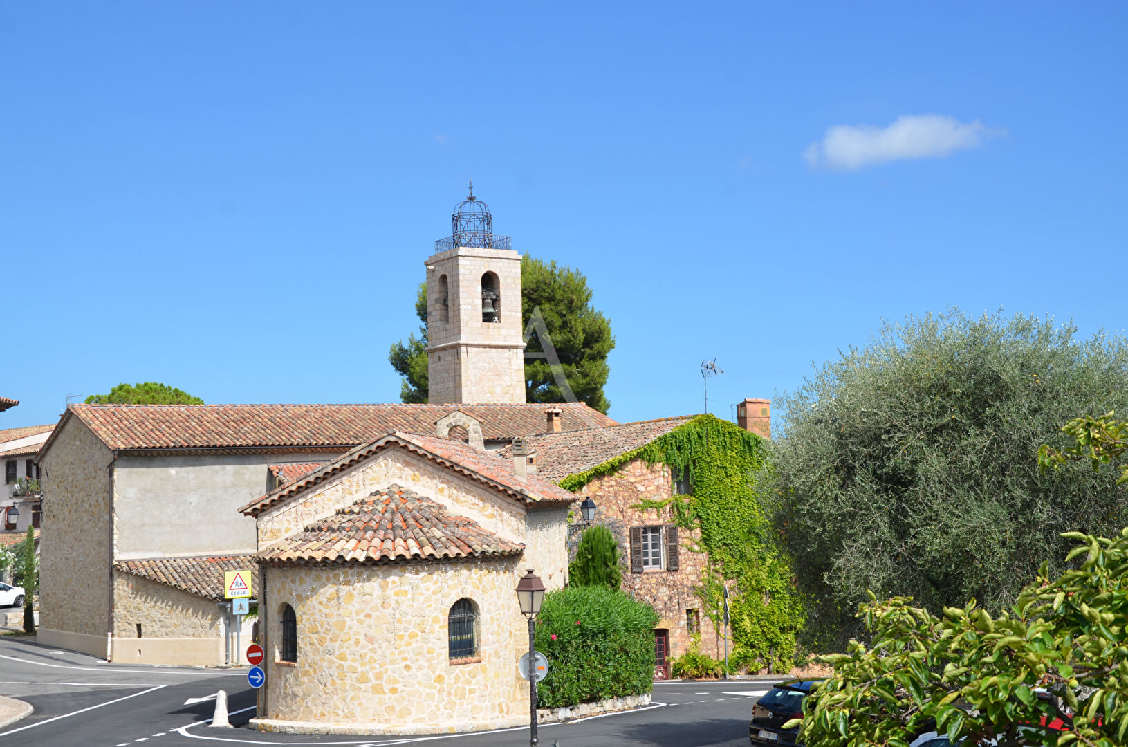 Photo Local professionnel ou commercial - Le Rouret image 3/3