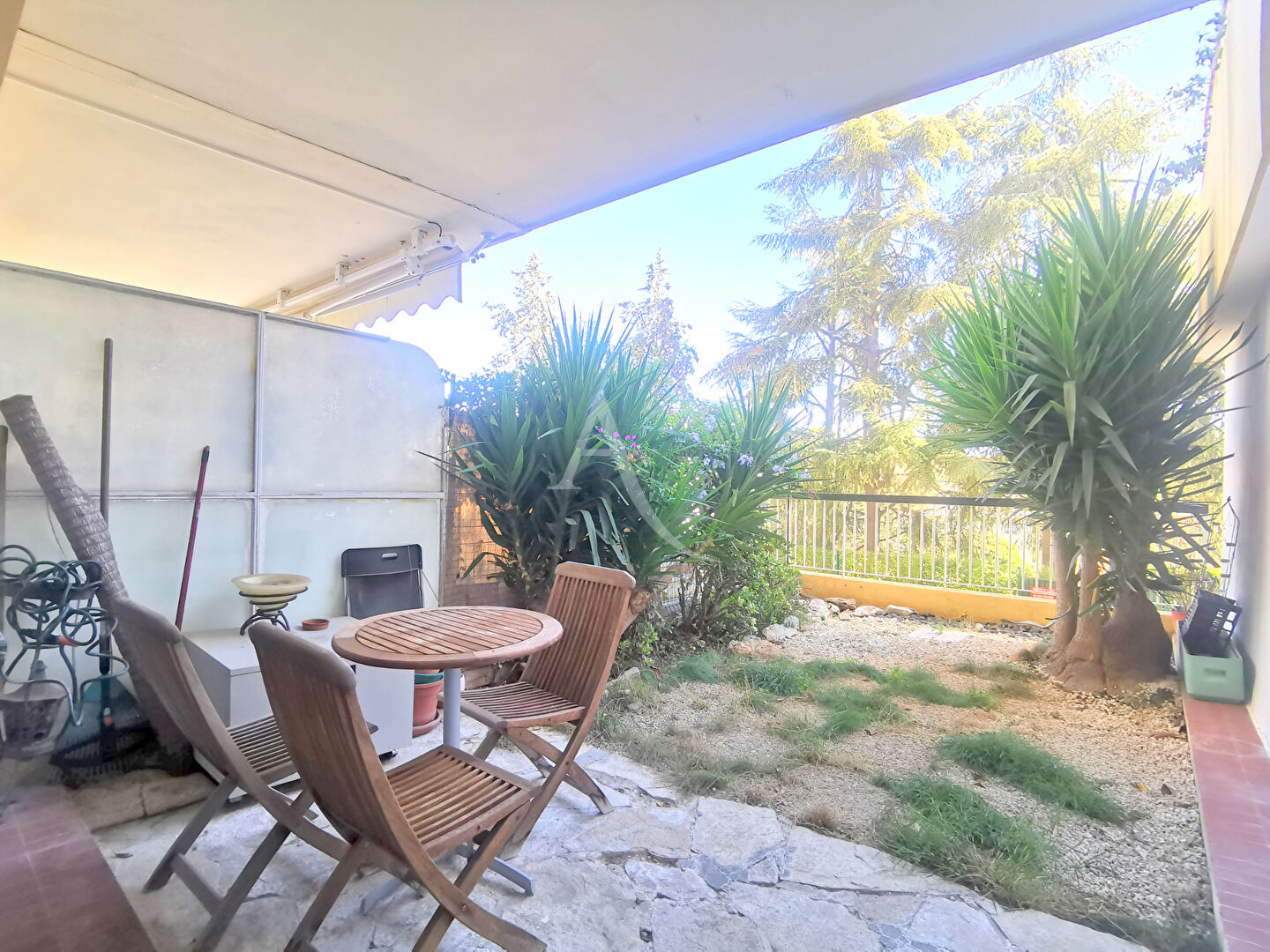 RESIDENCES DE PROVENCE : GRAND 2 PIECES AVEC JARDIN