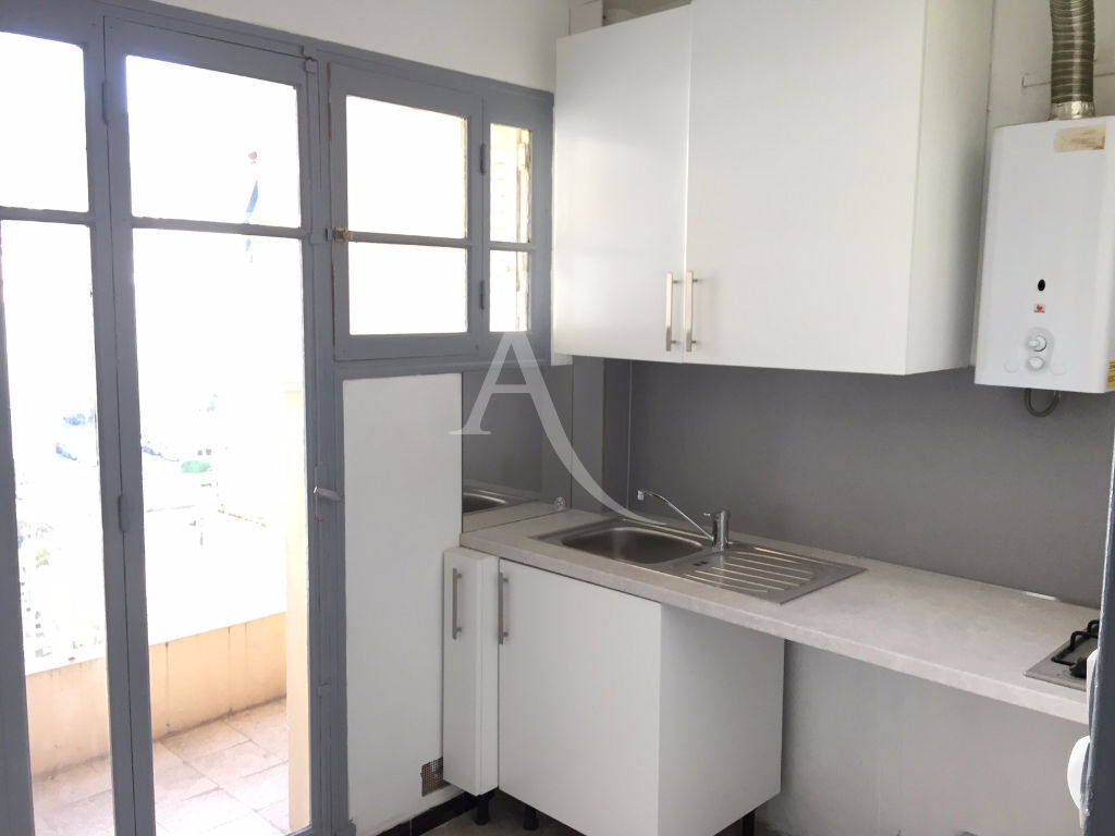 Photo POUR INVESTISSEURS : STUDIO AVEC BALCON - PASTEUR image 2/6