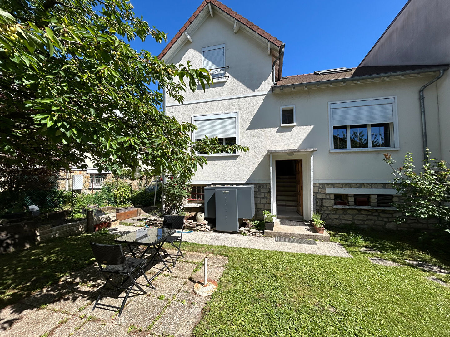 Agence immobilière de L'Adresse  SURESNES IMMOBILIER - L'ADRESSE SURESNES IMMOBILIER