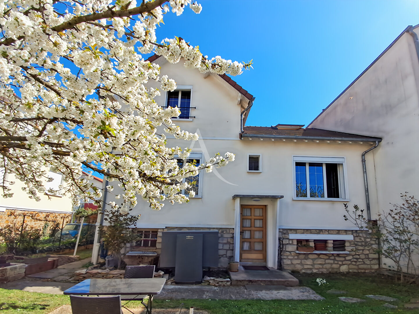 Agence immobilière de L'Adresse  SURESNES IMMOBILIER - L'ADRESSE SURESNES IMMOBILIER