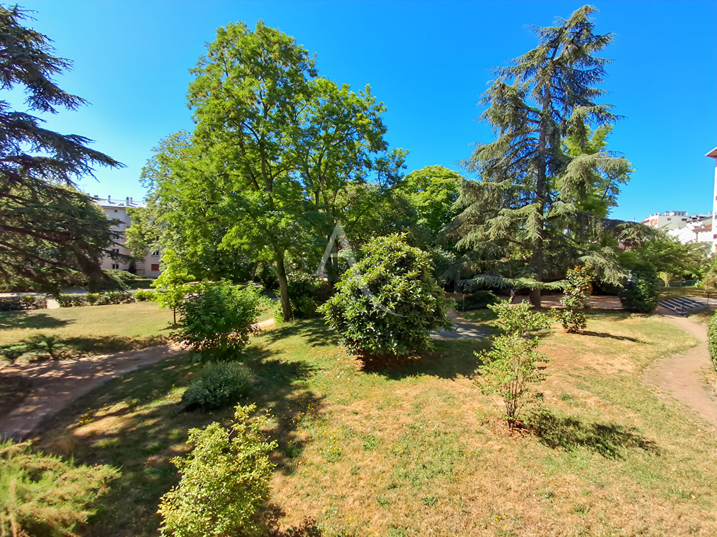 Agence immobilière de L'Adresse  SURESNES IMMOBILIER - L'ADRESSE SURESNES IMMOBILIER