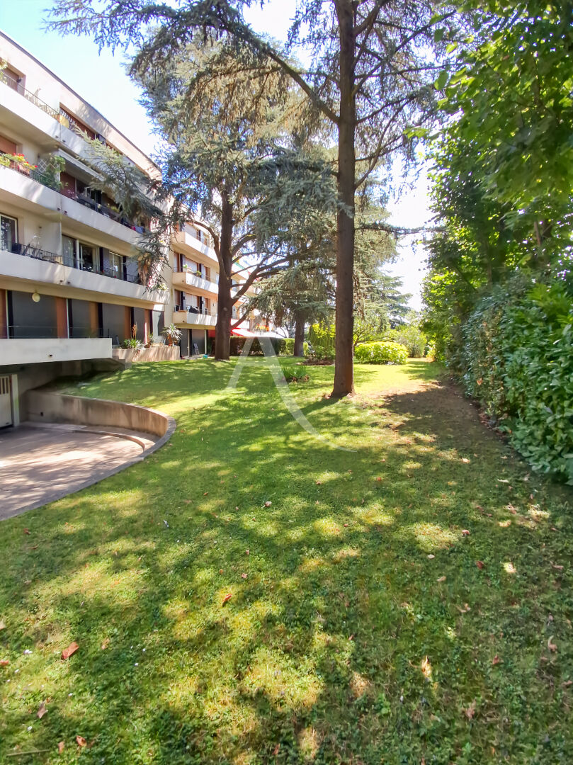 Agence immobilière de L'Adresse  SURESNES IMMOBILIER - L'ADRESSE SURESNES IMMOBILIER
