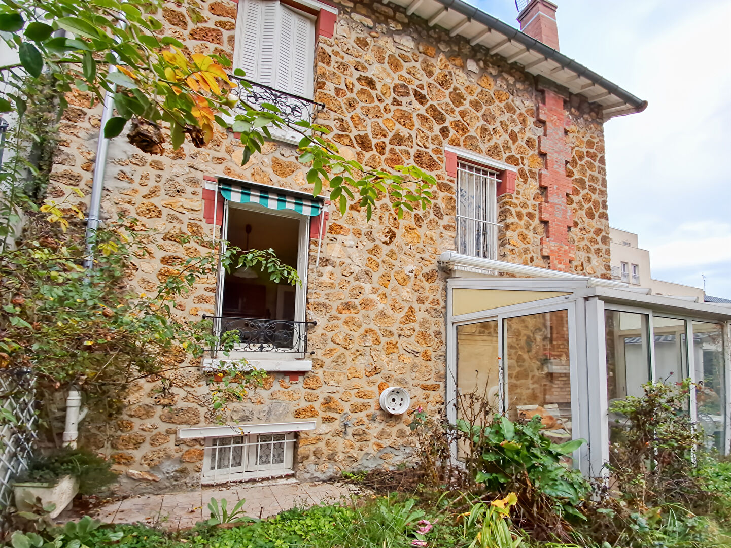 Agence immobilière de L'Adresse  SURESNES IMMOBILIER - L'ADRESSE SURESNES IMMOBILIER