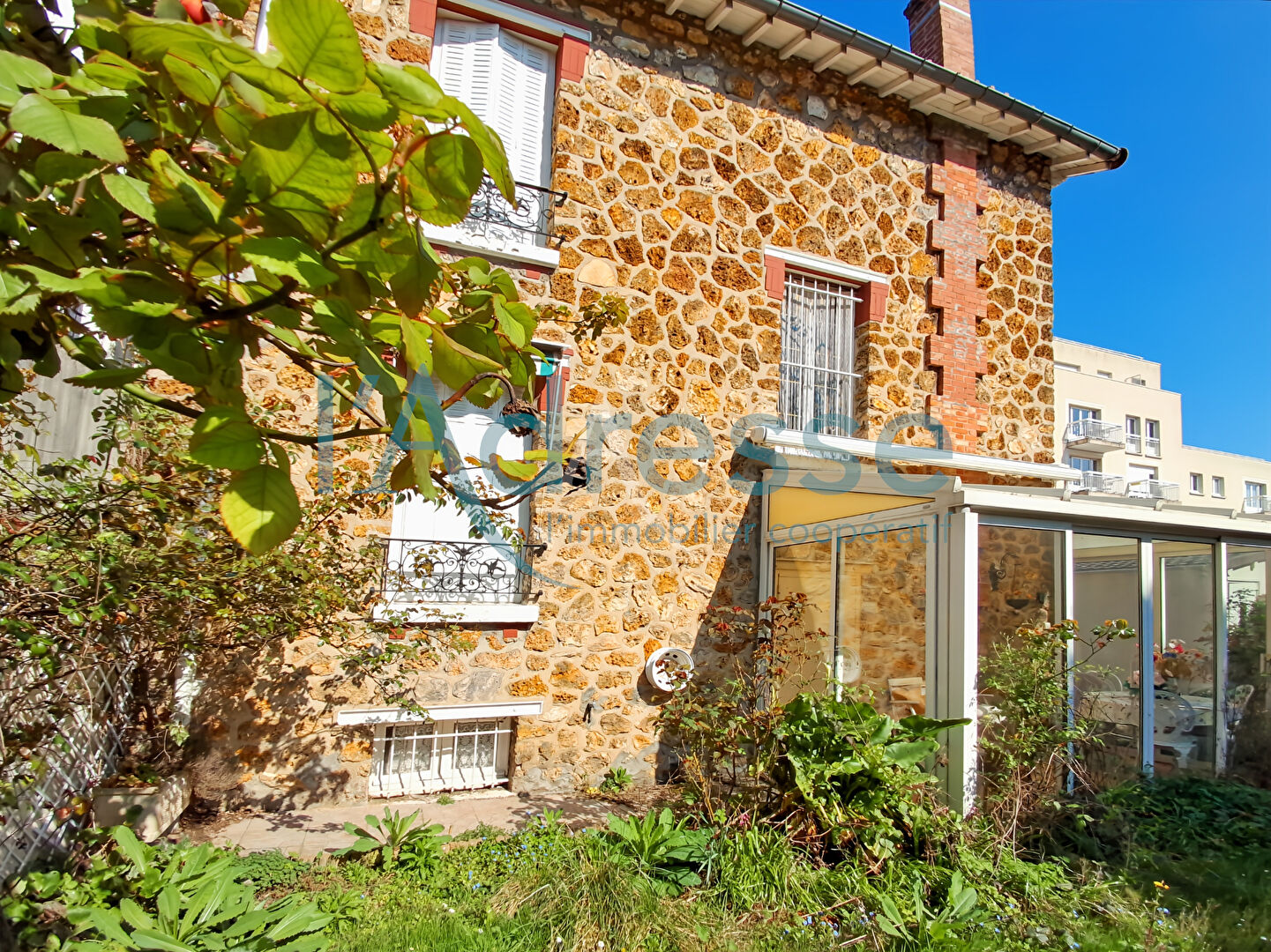 Agence immobilière de L'Adresse  SURESNES IMMOBILIER - L'ADRESSE SURESNES IMMOBILIER