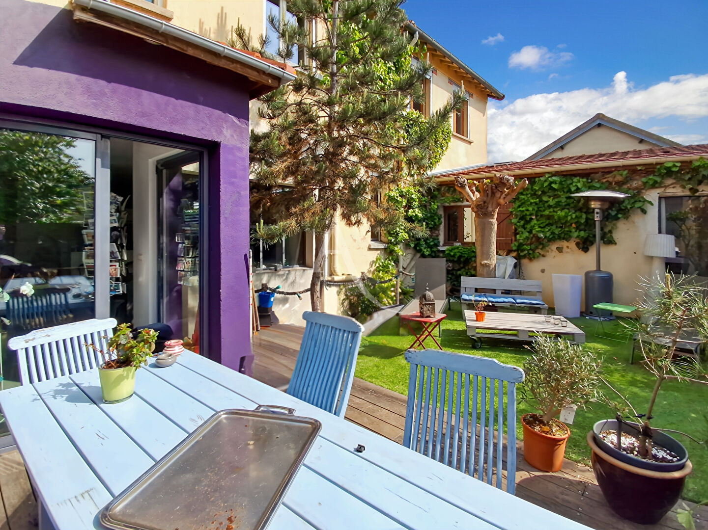 Agence immobilière de L'Adresse  SURESNES IMMOBILIER - L'ADRESSE SURESNES IMMOBILIER