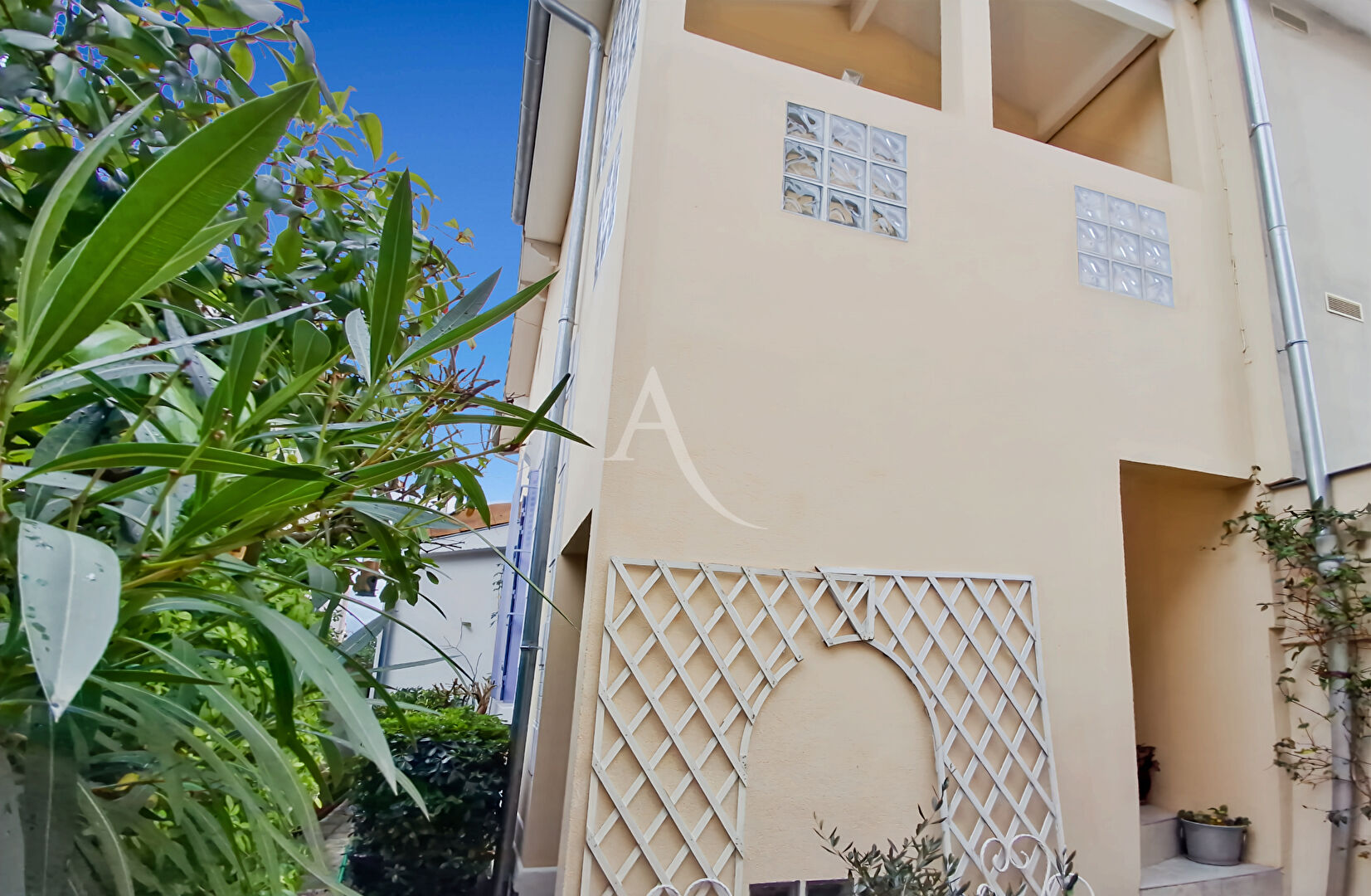 Agence immobilière de L'Adresse  SURESNES IMMOBILIER - L'ADRESSE SURESNES IMMOBILIER
