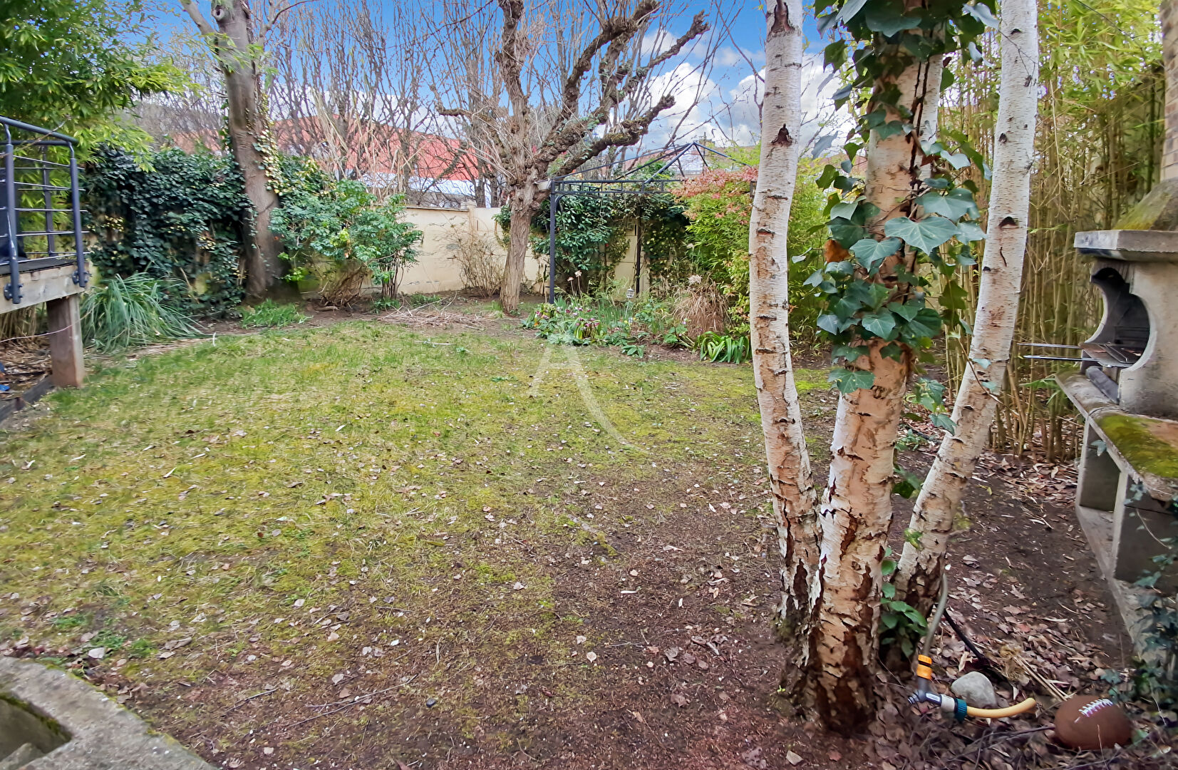 Agence immobilière de L'Adresse  SURESNES IMMOBILIER - L'ADRESSE SURESNES IMMOBILIER