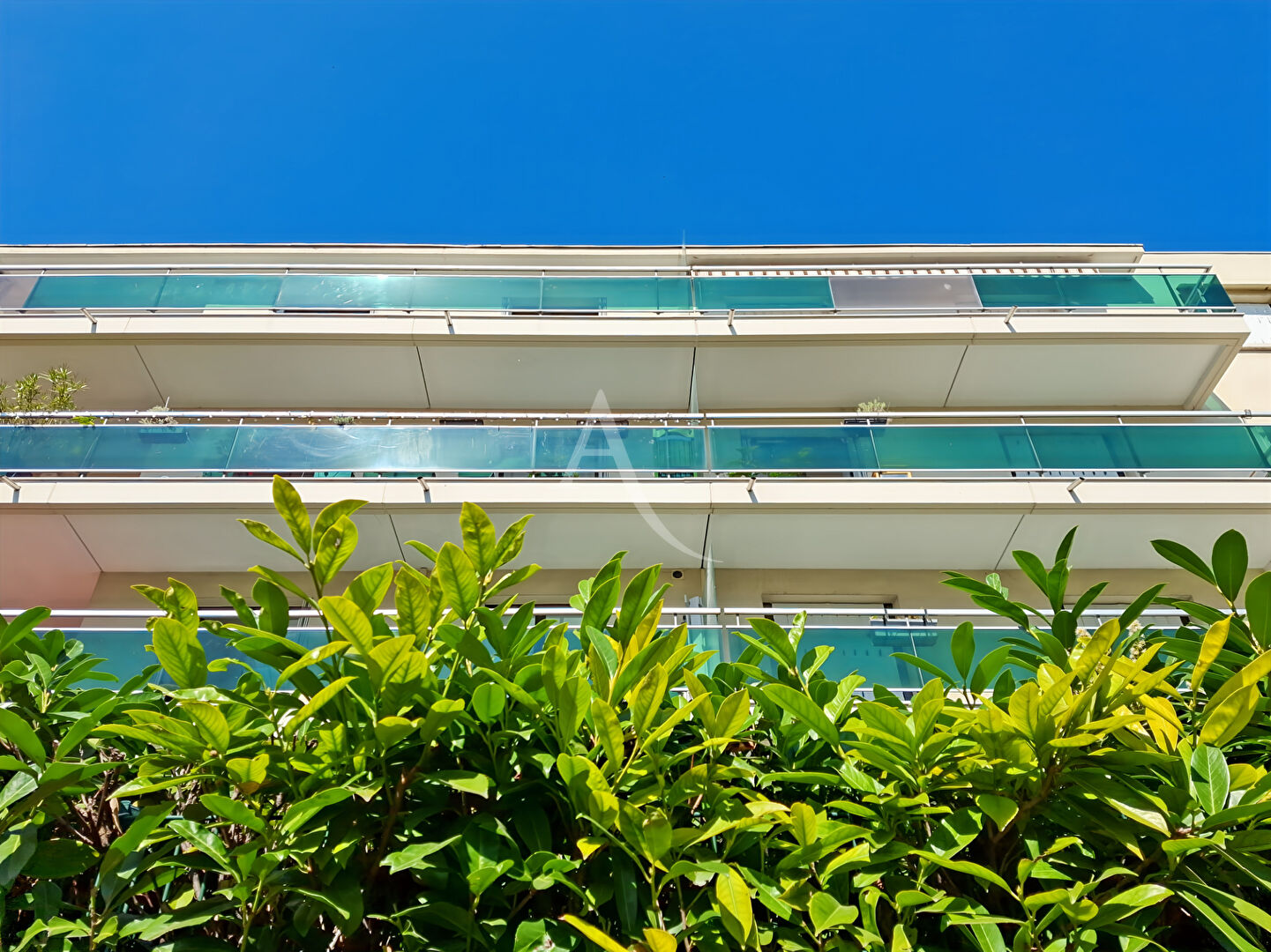 Agence immobilière de L'Adresse  SURESNES IMMOBILIER - L'ADRESSE SURESNES IMMOBILIER