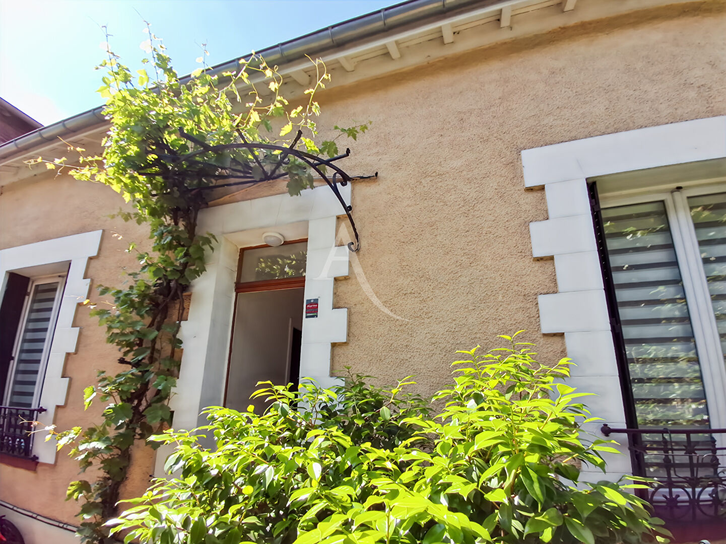 Agence immobilière de L'Adresse  SURESNES IMMOBILIER - L'ADRESSE SURESNES IMMOBILIER