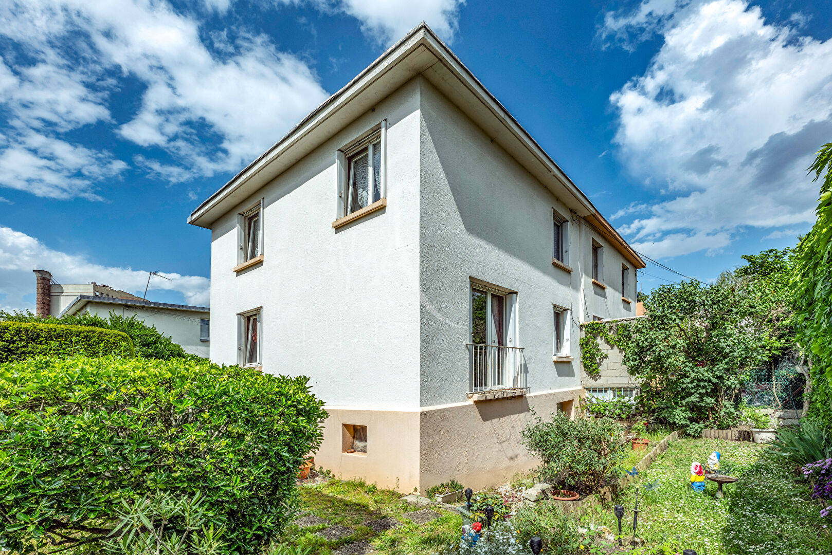 Agence immobilière de L'Adresse  SURESNES IMMOBILIER - L'ADRESSE SURESNES IMMOBILIER