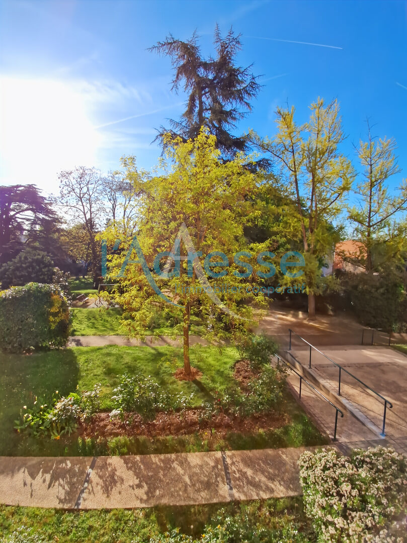 Agence immobilière de L'Adresse  SURESNES IMMOBILIER - L'ADRESSE SURESNES IMMOBILIER