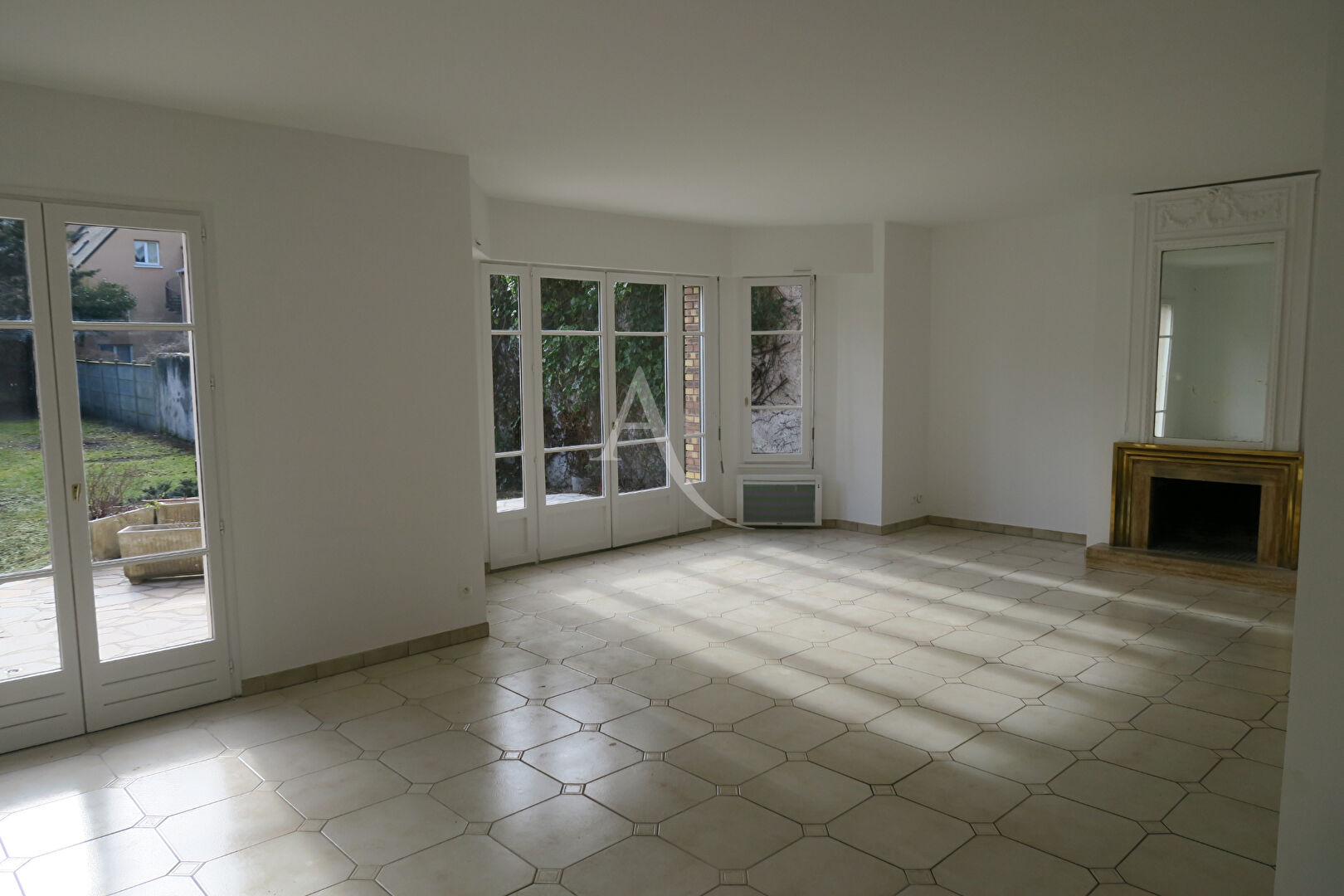 Agence immobilière de L'Adresse  SURESNES IMMOBILIER - L'ADRESSE SURESNES IMMOBILIER