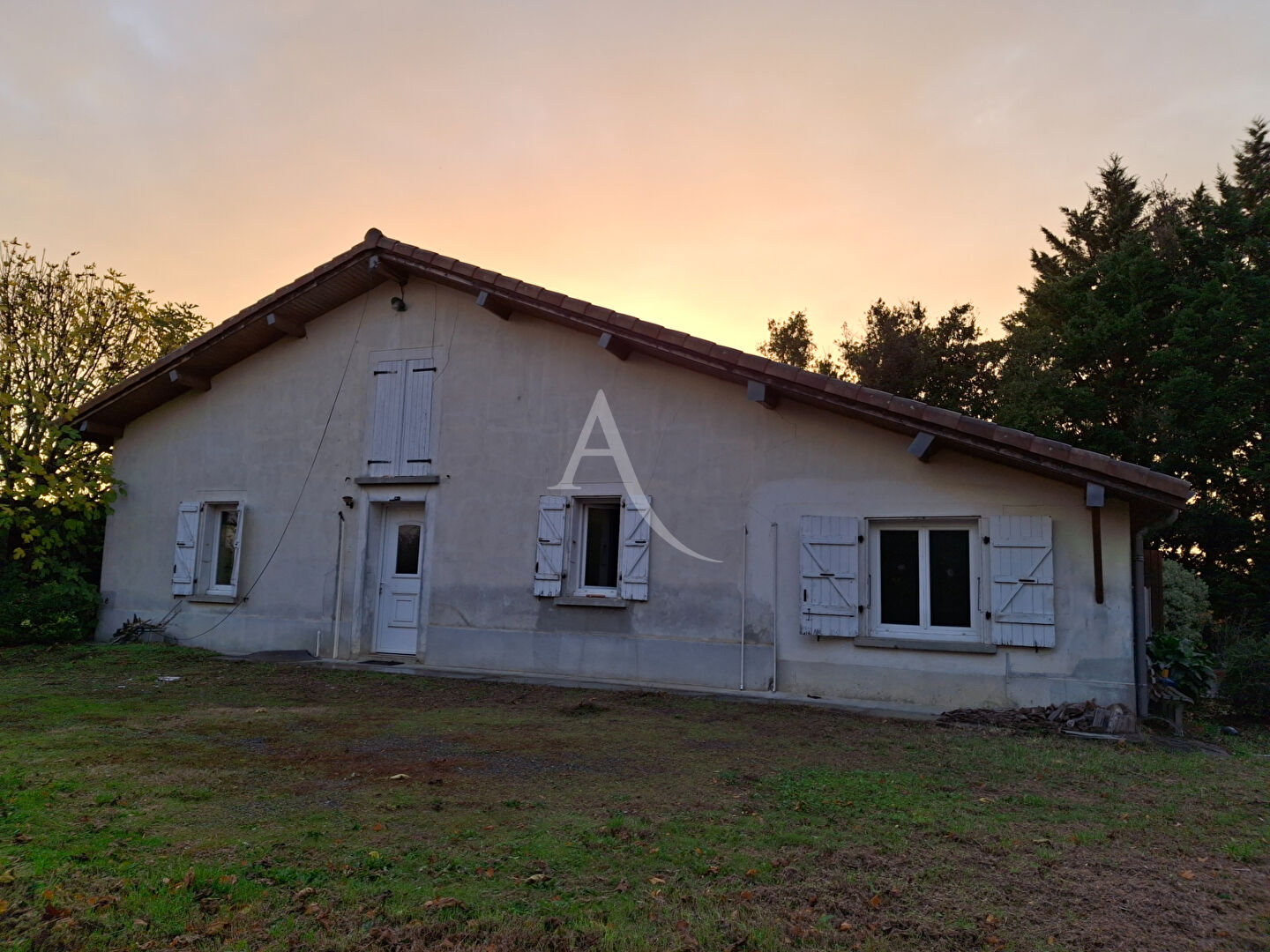 Photo Maison L Isle Jourdain 5 pièce(s) 146 m2 image 1/6