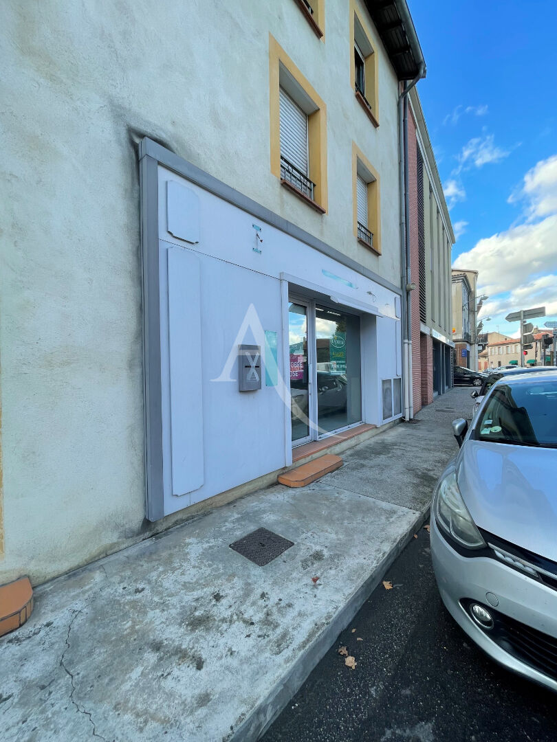 Photo Local professionnel de 70m² L'Isle-Jourdain centre image 2/6