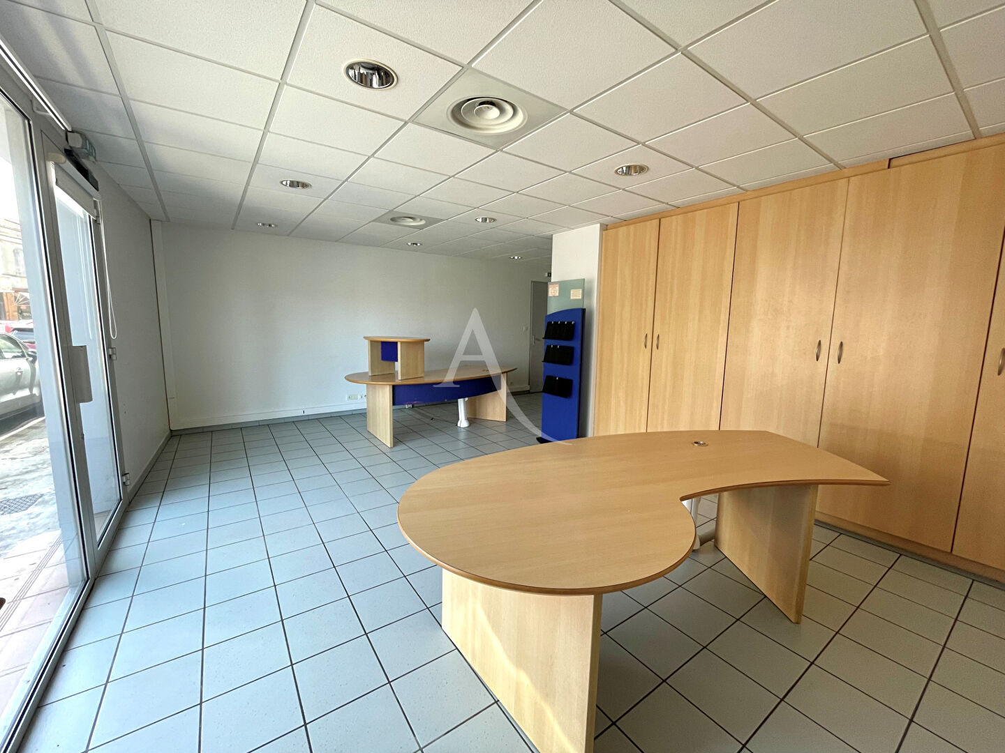 Photo Local professionnel de 70m² L'Isle-Jourdain centre image 4/6