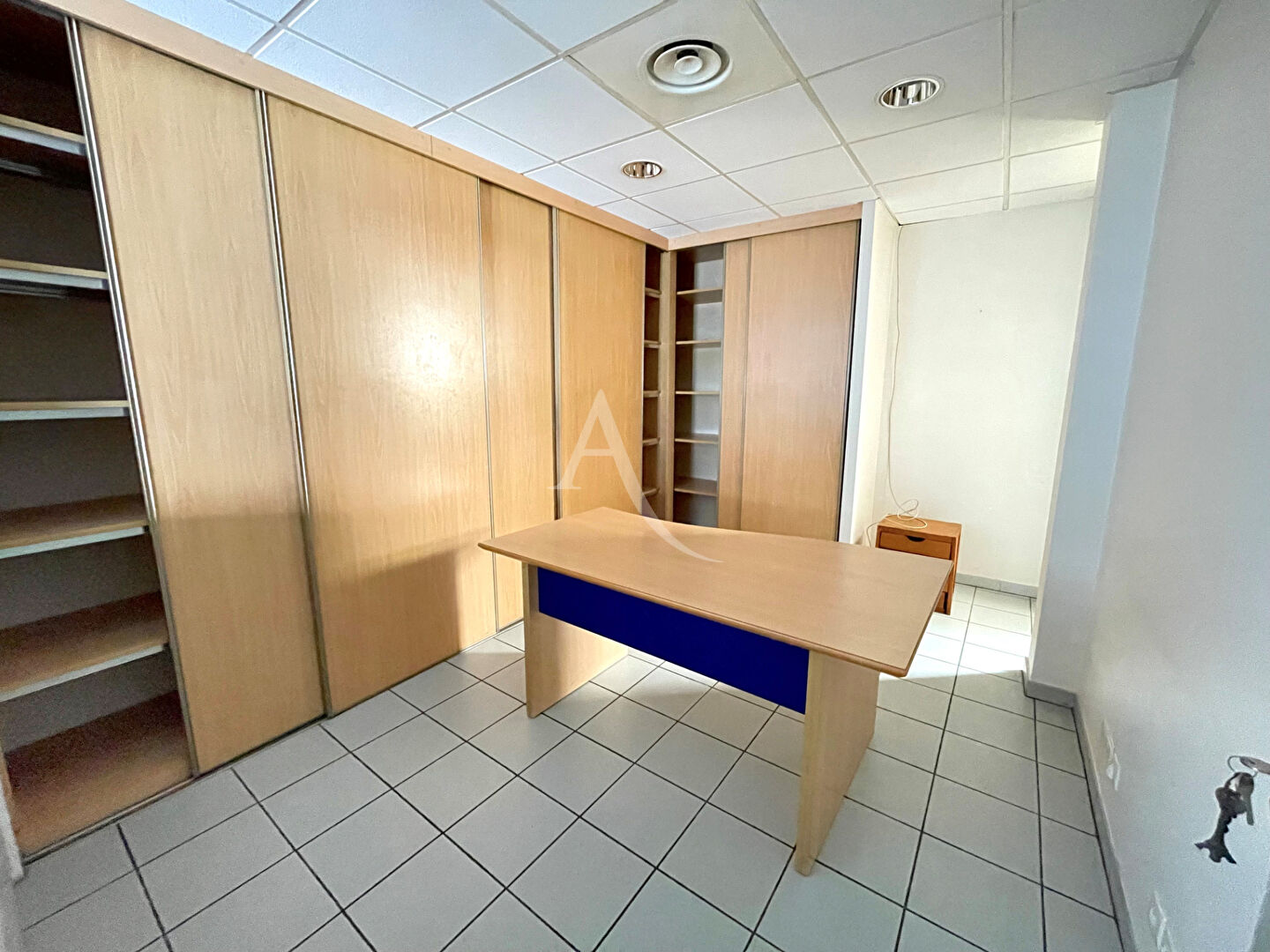 Photo Local professionnel de 70m² L'Isle-Jourdain centre image 5/6