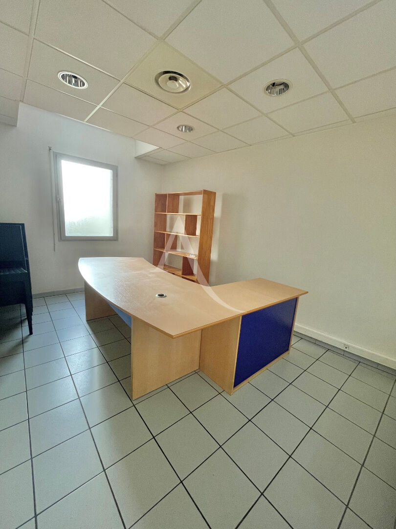 Photo Local professionnel de 70m² L'Isle-Jourdain centre image 6/6