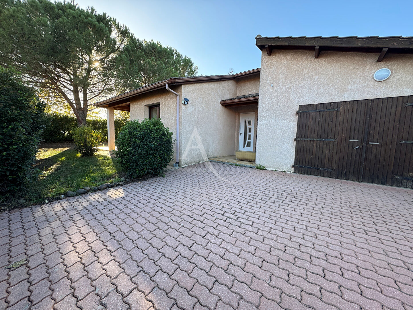 Photo Maison L Isle Jourdain plain pied 4 pièce(s) 105 m2, grand garage, centre ville image 2/6