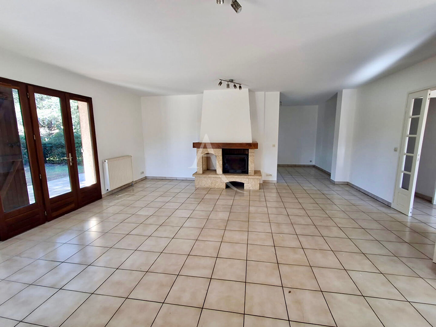 Photo Maison L Isle Jourdain plain pied 4 pièce(s) 105 m2, grand garage, centre ville image 4/6