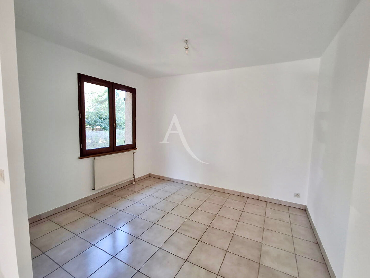 Photo Maison L Isle Jourdain plain pied 4 pièce(s) 105 m2, grand garage, centre ville image 6/6