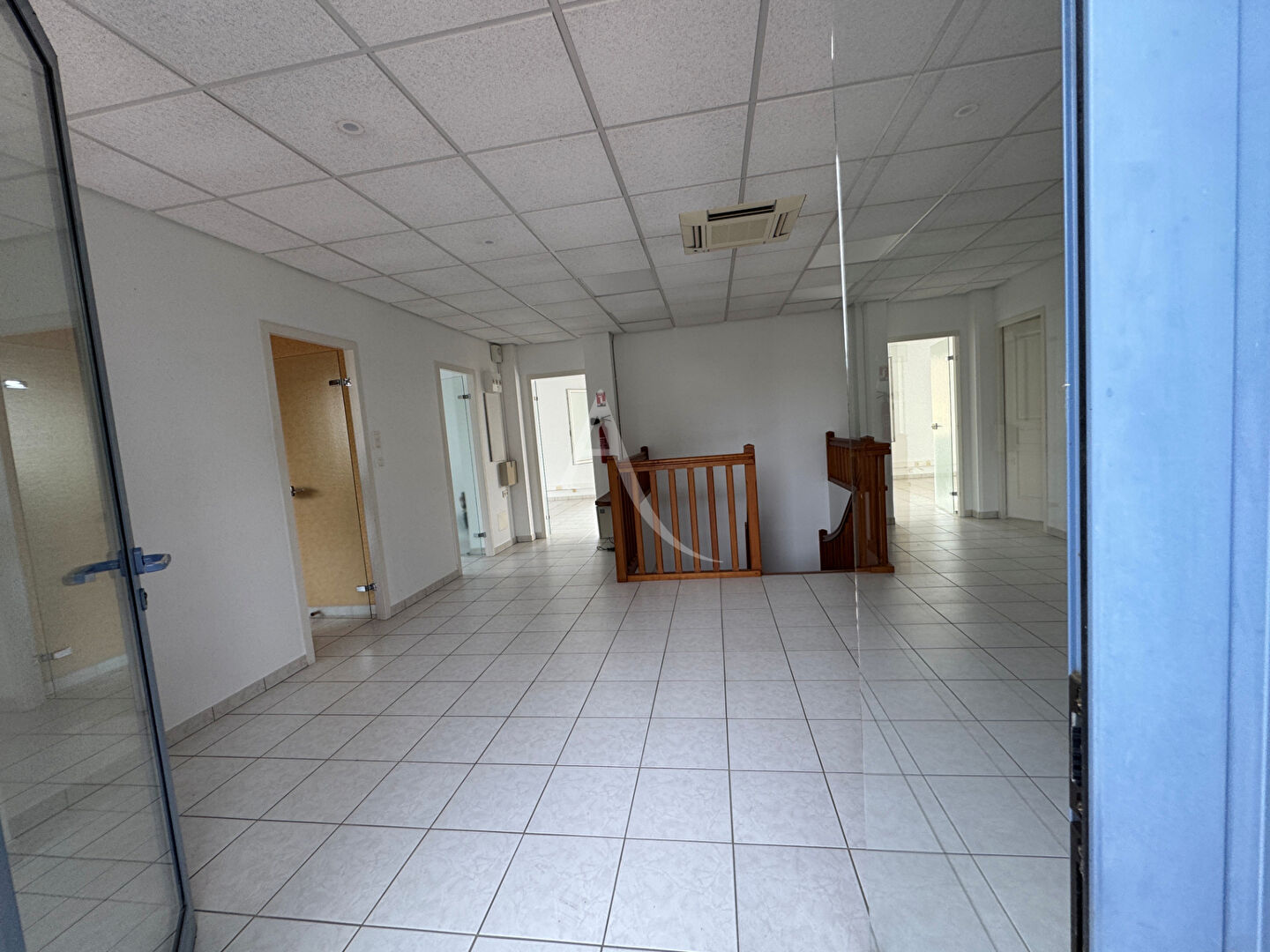 Photo Immeuble de rapport -L Isle Jourdain 13 pièce(s) 223 m² + 2 appartements + garage + parkings image 4/6